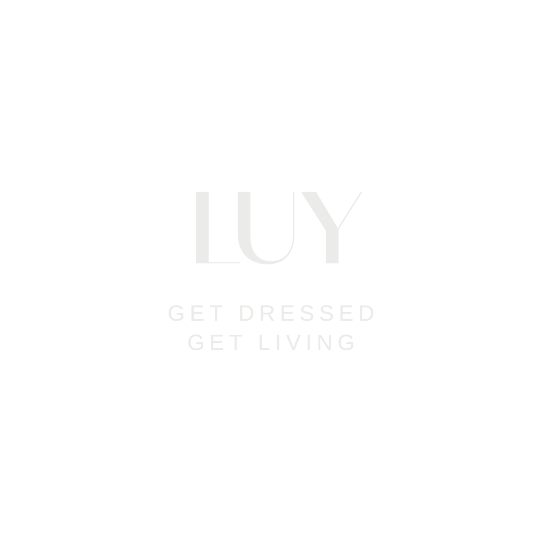 Texto que dice 'LUV' y debajo 'GET DRESSED GET LIVING' en fondo negro, con letras grandes y modernas.