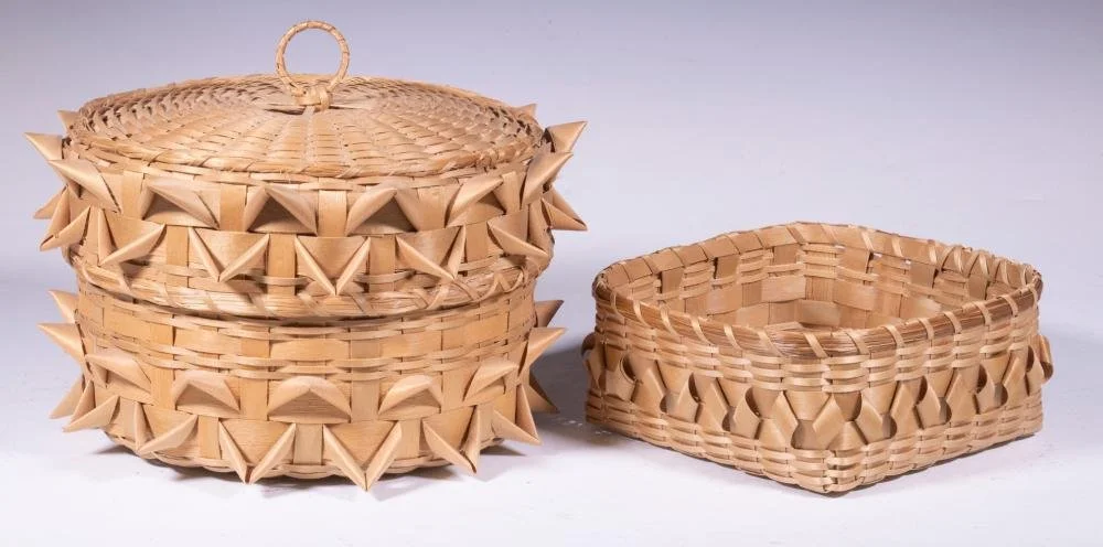 2 Native American Baskets. Both Mi'kmaq split ash Porcupine pattern, including: Napkin Basket; Covered Round Container, loop knop.