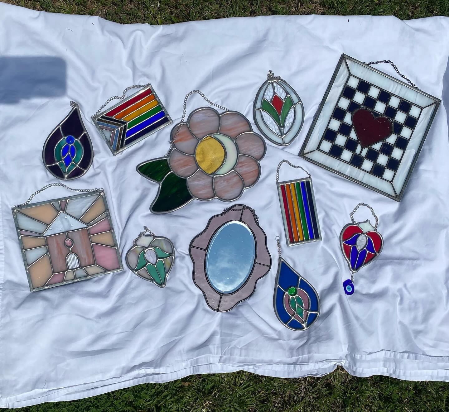 All of these pieces, and more, are available for purchase on my website- LazyLightStainedGlass.com (link in bio!) go take a look!! 🌟
-
#stainedglass #handmade #buymyart #smallbusiness #artforsale #stainedglassart #suncatcher