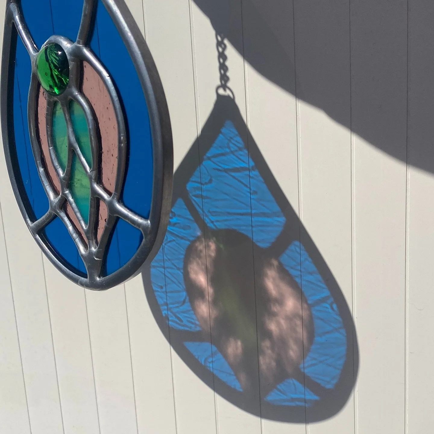Purple and Teal drops- available on my website! 💟
-
-
-
#purpleandblue #stainedglass #handmade #glassart #stainedglassart #suncatcher #buyart #buymyart