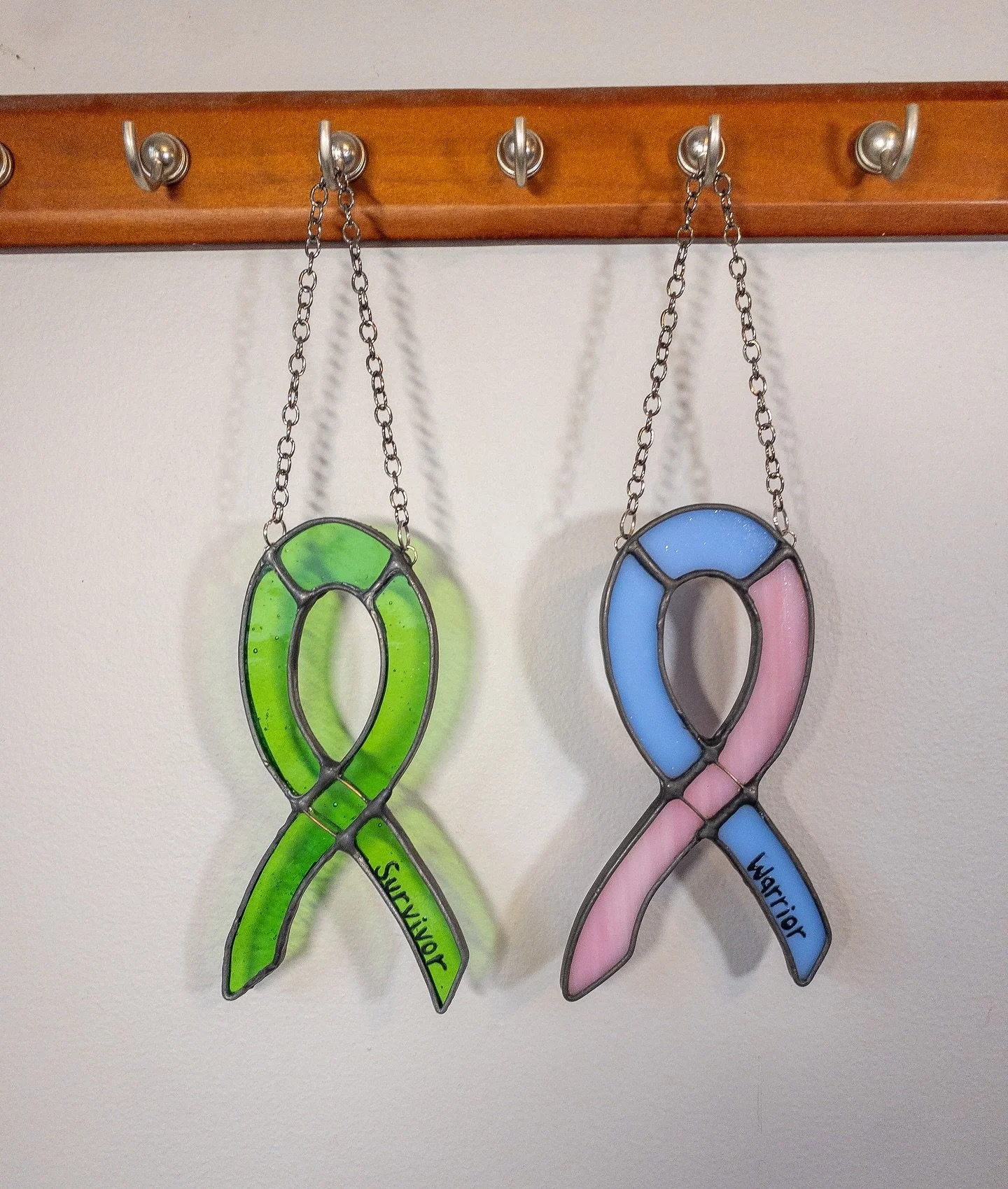 Survivor. Warrior.
Two ribbons for family members of mine who are cancer fighters. Each strong in their own right.🎗️
I'm honored to have made them. 🤍
Commissioned by my aunt.