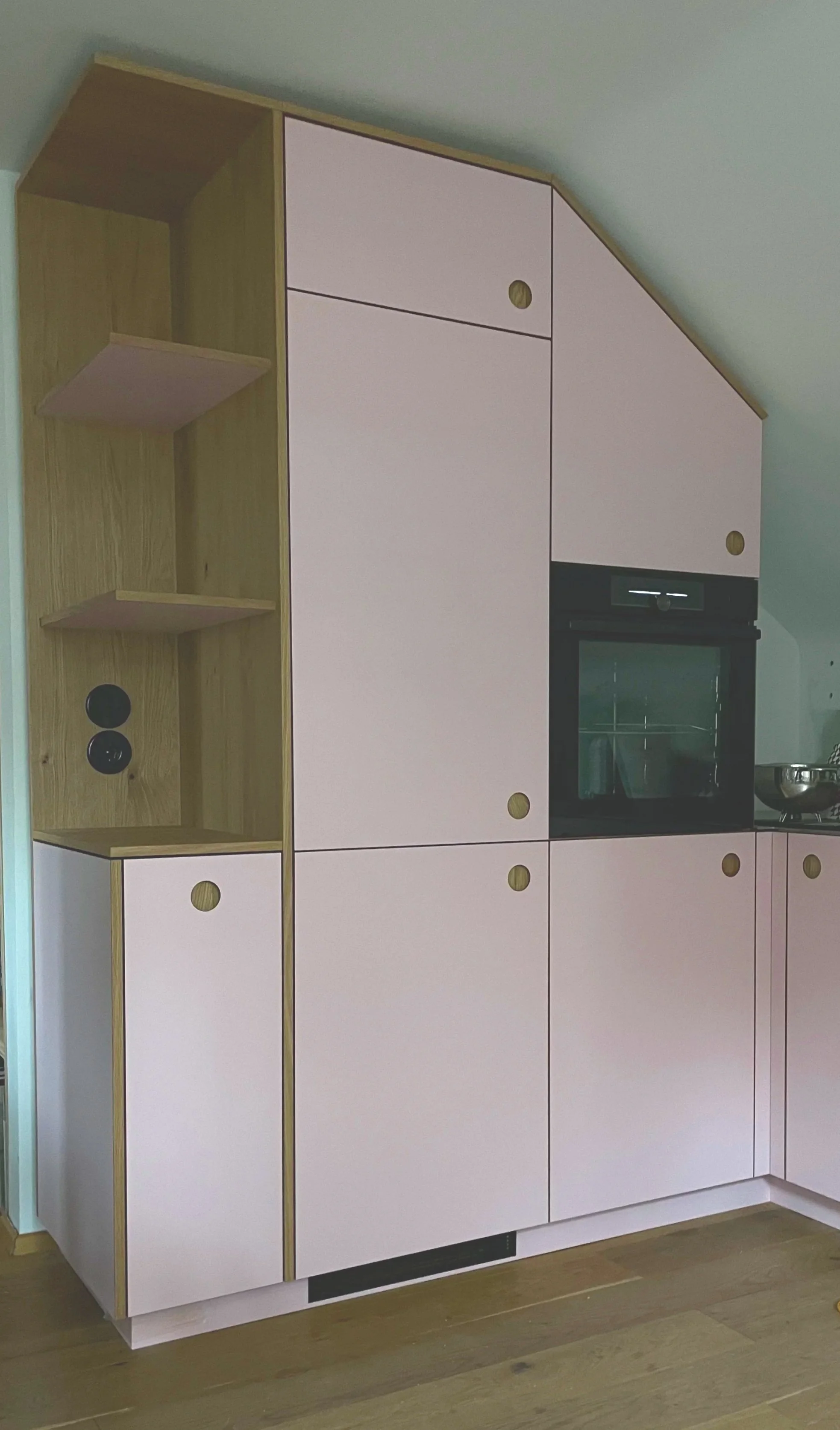 Einbauküche Dachschräge