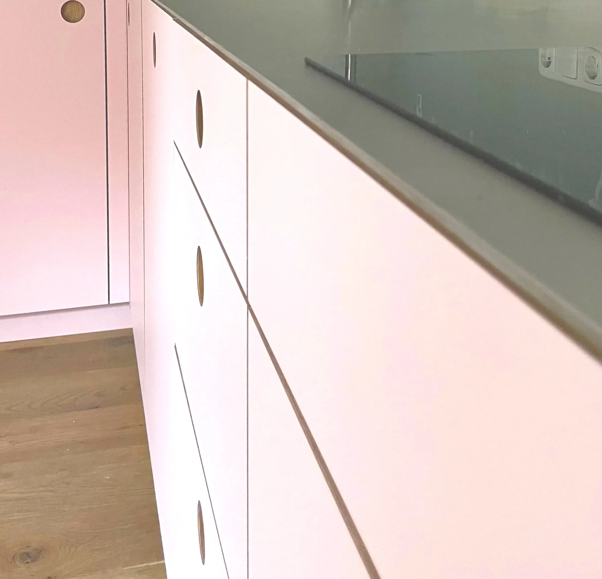 Küchenzeile mit Edelstahlplatte