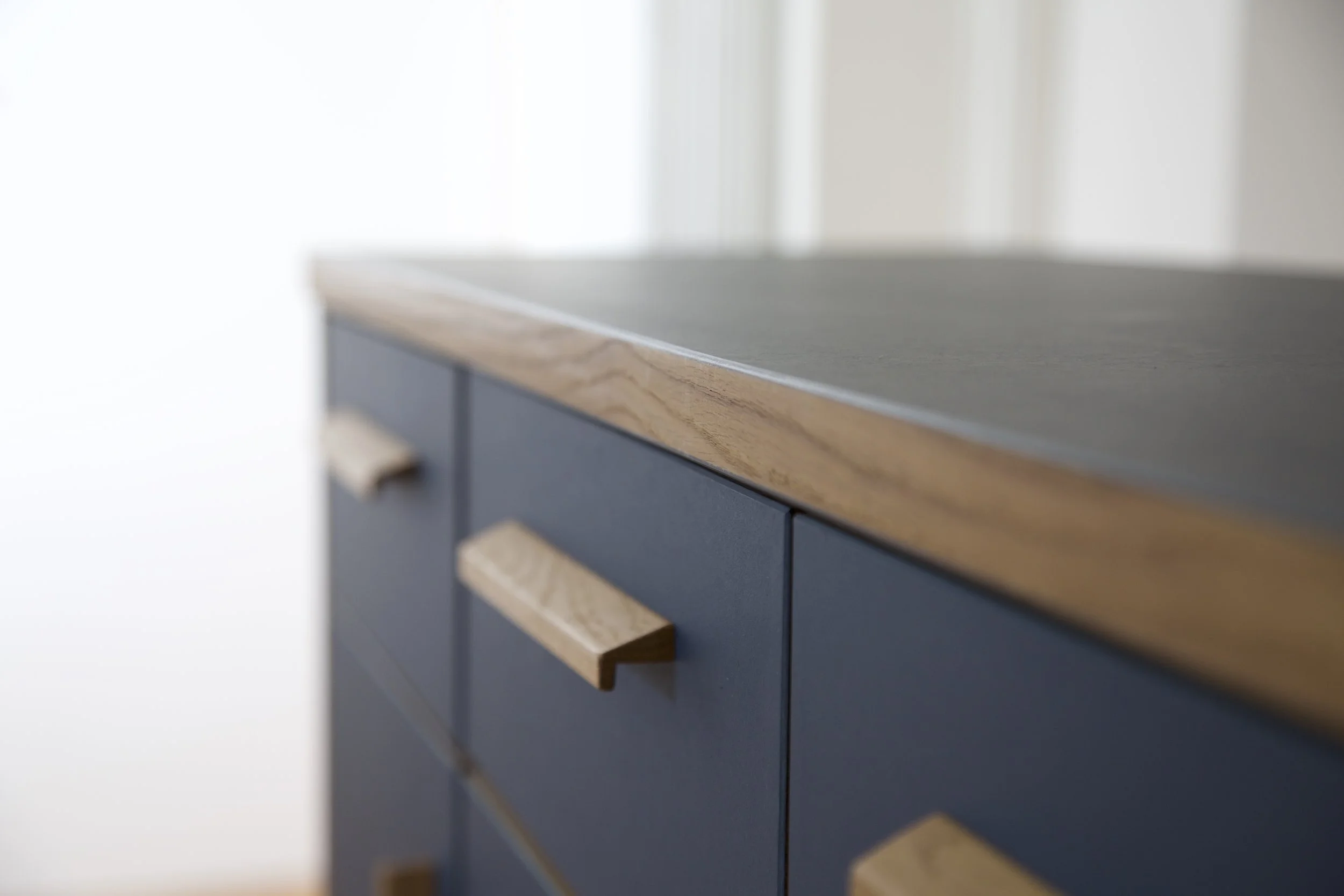 Nahaufnahme eines Sideboards - Schreinerarbeit von Mano DI Mago