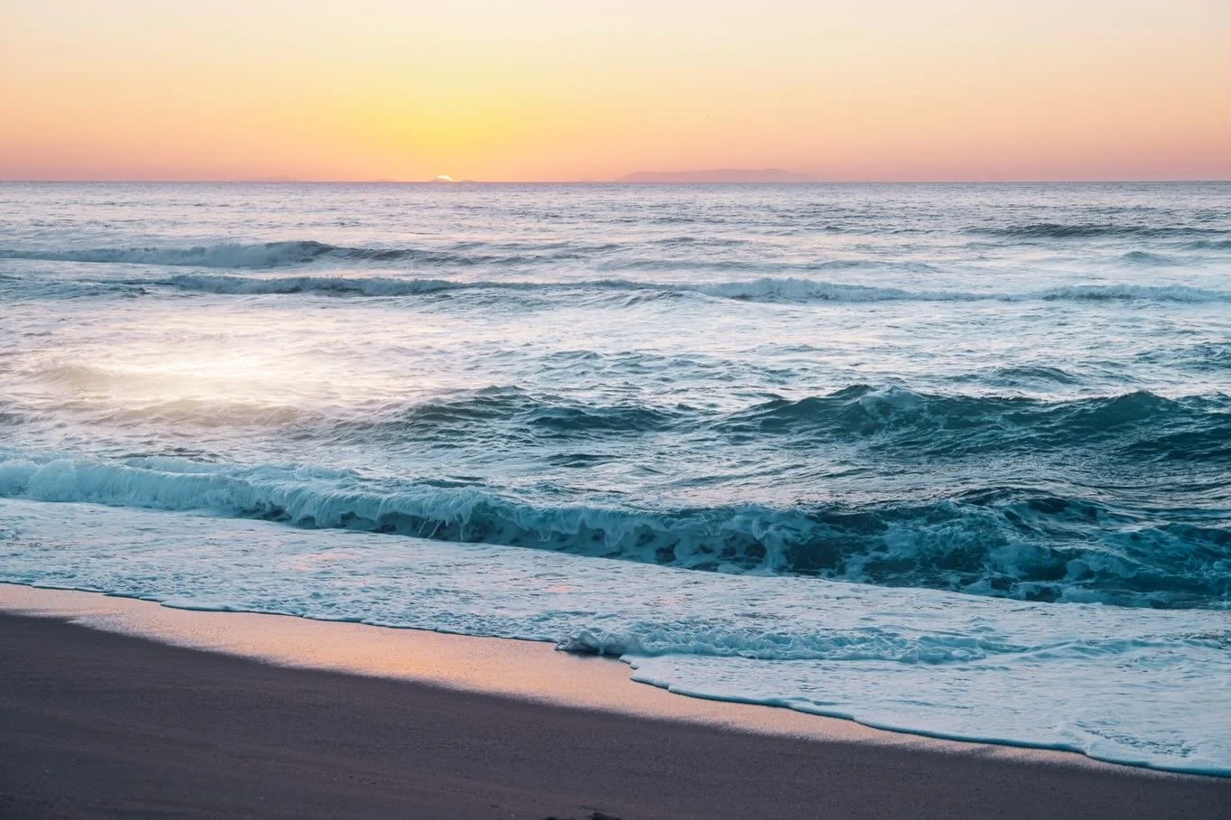 💜✨ The Soft Power of Love &amp; Balance ✨💜

Under this Libra full moon...
I open myself to the sacred balance within.

I release the need to harden&hellip; 
to protect through tension&hellip; 
to carry what was never mine.

I soften.

I call my ene