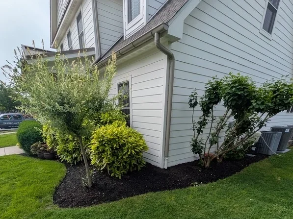 mulch installation in lewes, delaware home