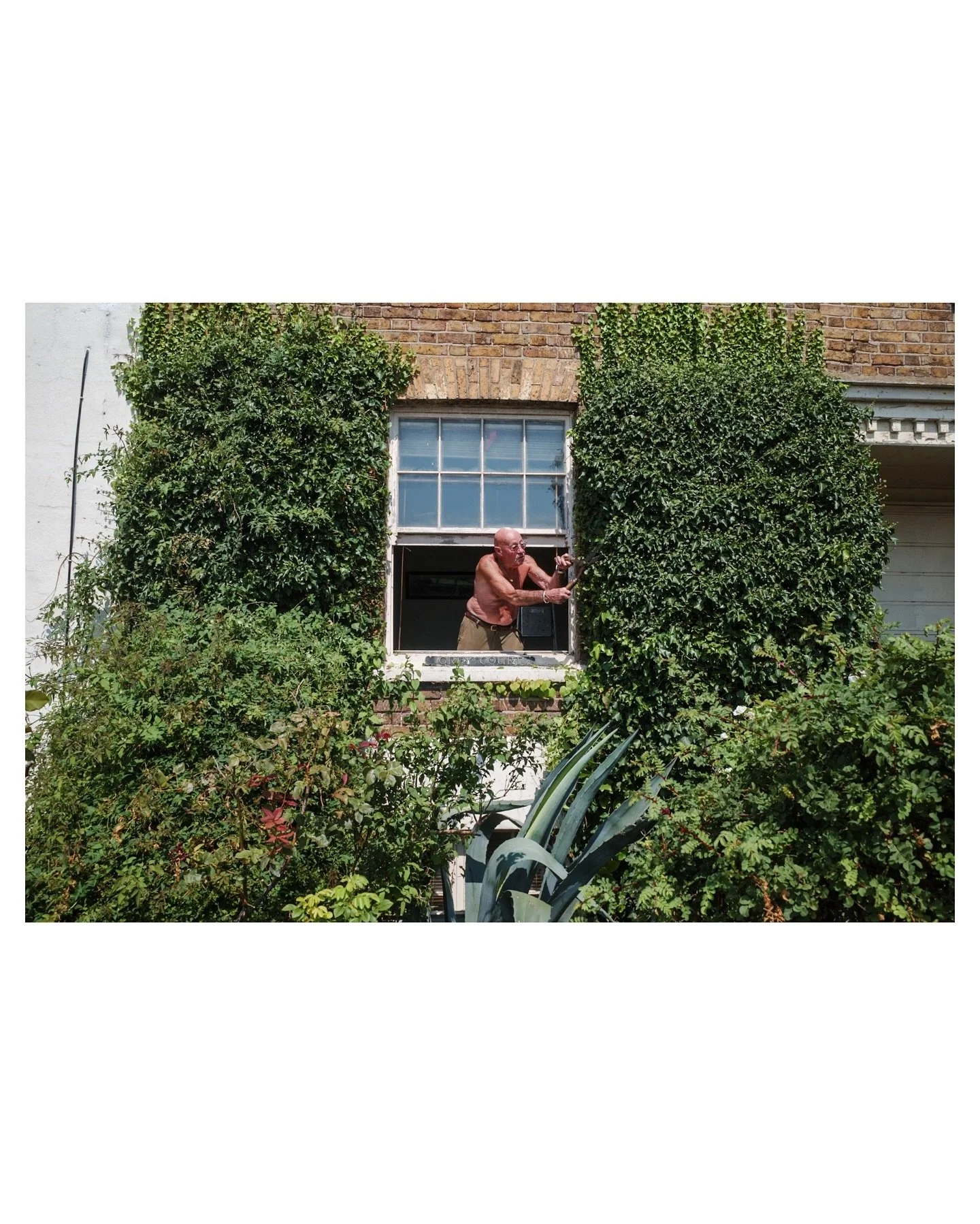 Southend Aug 2025

&mdash;&mdash;

#SPiCollective  #eyeshotmag #canpubphoto #burnmyeye #street_avengers #thephotosector #framelinesmag #streetizm #streetsygram #street_badass #shinyhappystreet #streetsygram #lensculturestreets #Checkmybadself #street