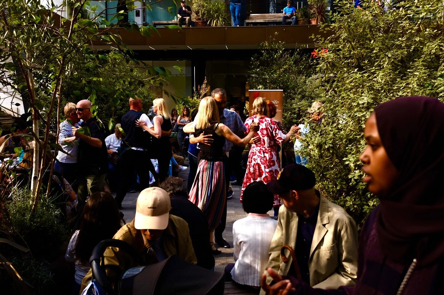 Islington, London, Sep 2025

&mdash;&mdash;

#SPiCollective  #eyeshotmag #canpubphoto #burnmyeye #street_avengers #thephotosector #framelinesmag #streetizm #streetsygram #street_badass #shinyhappystreet #streetsygram #lensculturestreets #Checkmybadse