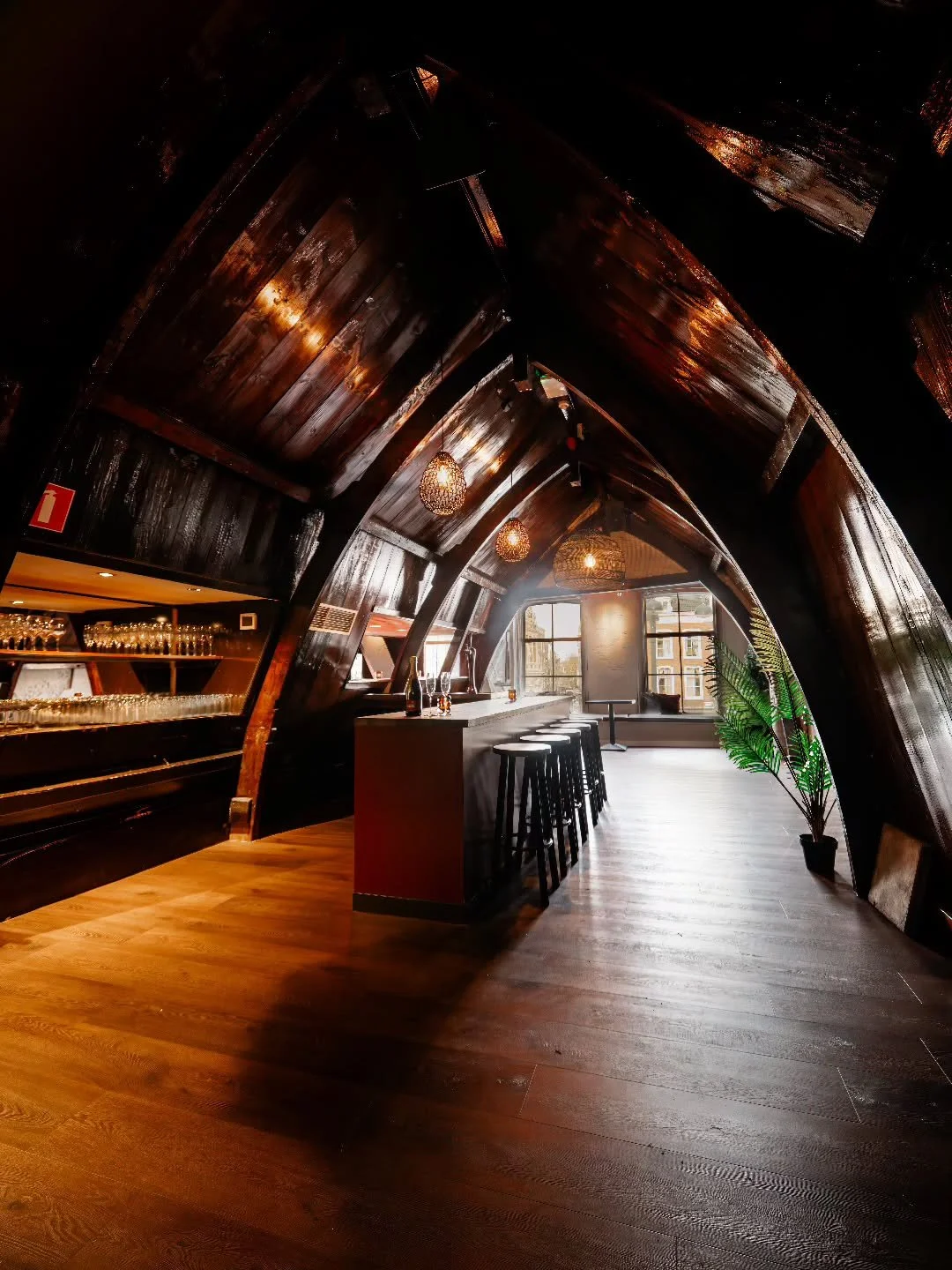 Een unieke ruimte voor een bijzondere gelegenheid!

Deze zaal op zolder is perfect voor borrels, verjaardagen en priv&eacute;feesten &mdash; sfeervol, warm en helemaal af te stemmen op jouw moment. 

Interesse? Kijk op zaleninhaarlem.nl voor de mogel