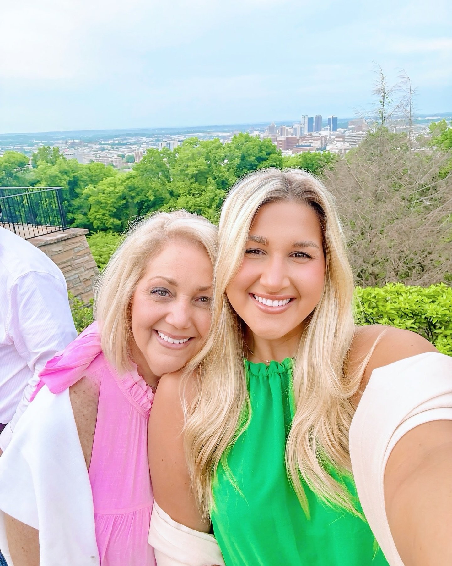 Celebrating the moms, grandmothers, and mother figures who shaped our hearts and cheered us on every step of the way. Happy Mother&rsquo;s Day from ZTA! 🩷💐

#AuburnZeta #GammaRhoLovesYou #HappyMothersDay
