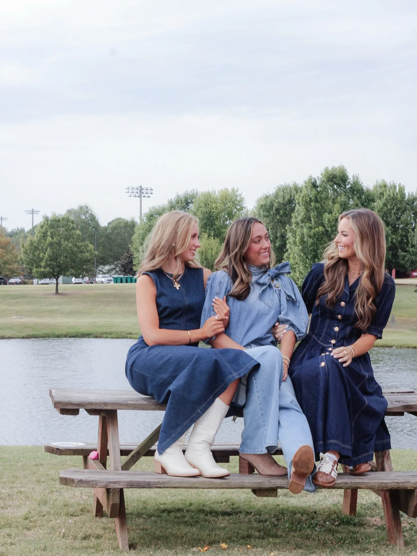 ZTA x @dillardscampuscollective !!! Thank you for styling us this Fall! 🍁🤎🍂

#AuburnZeta #GammaRhoLovesYou #DillardsCampusCollective