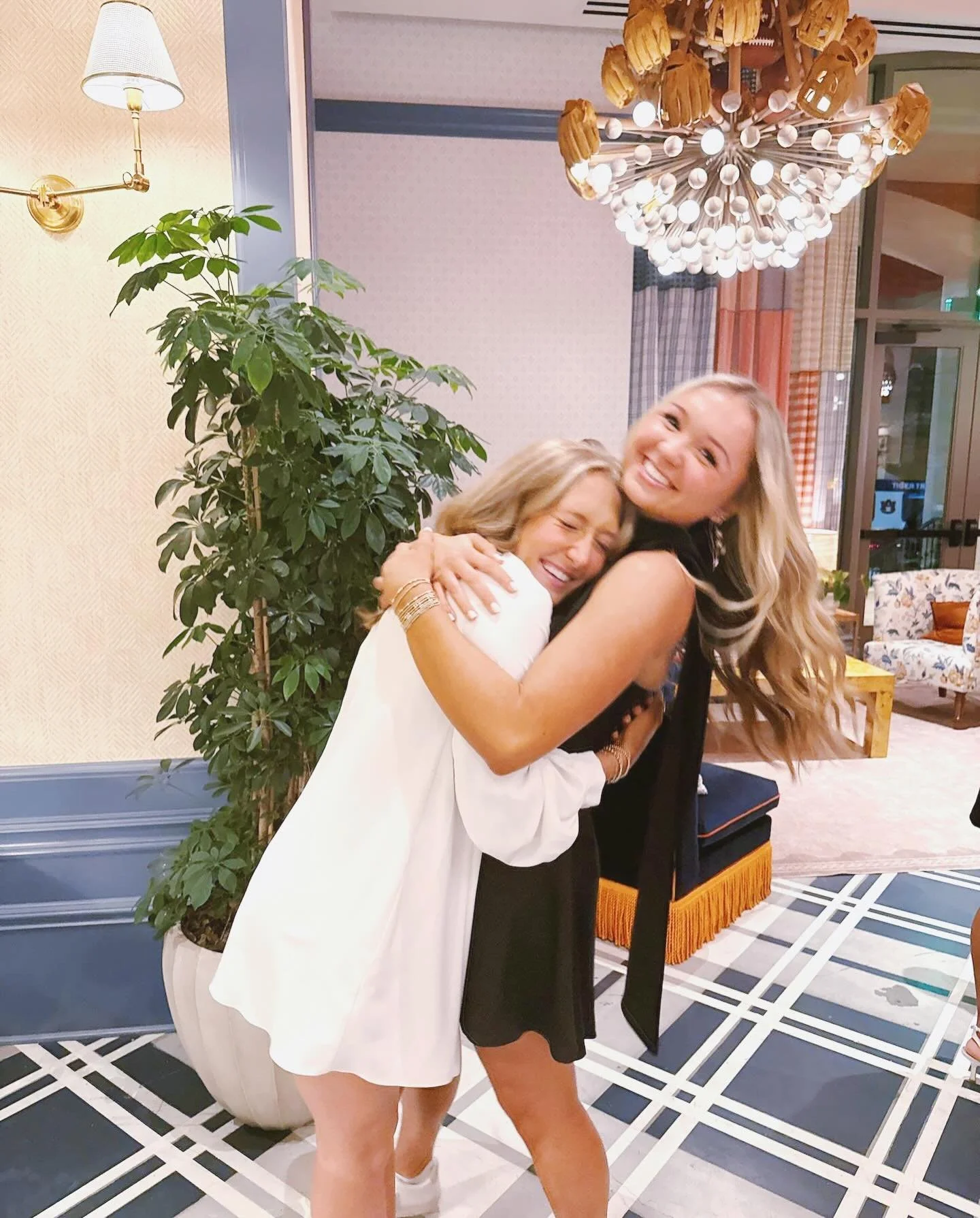 Ringing in the season with all of our best girls!!! Happy Christmas My Tie! 👔❣️🎄

#GammaRhoLovesYou #AuburnZeta