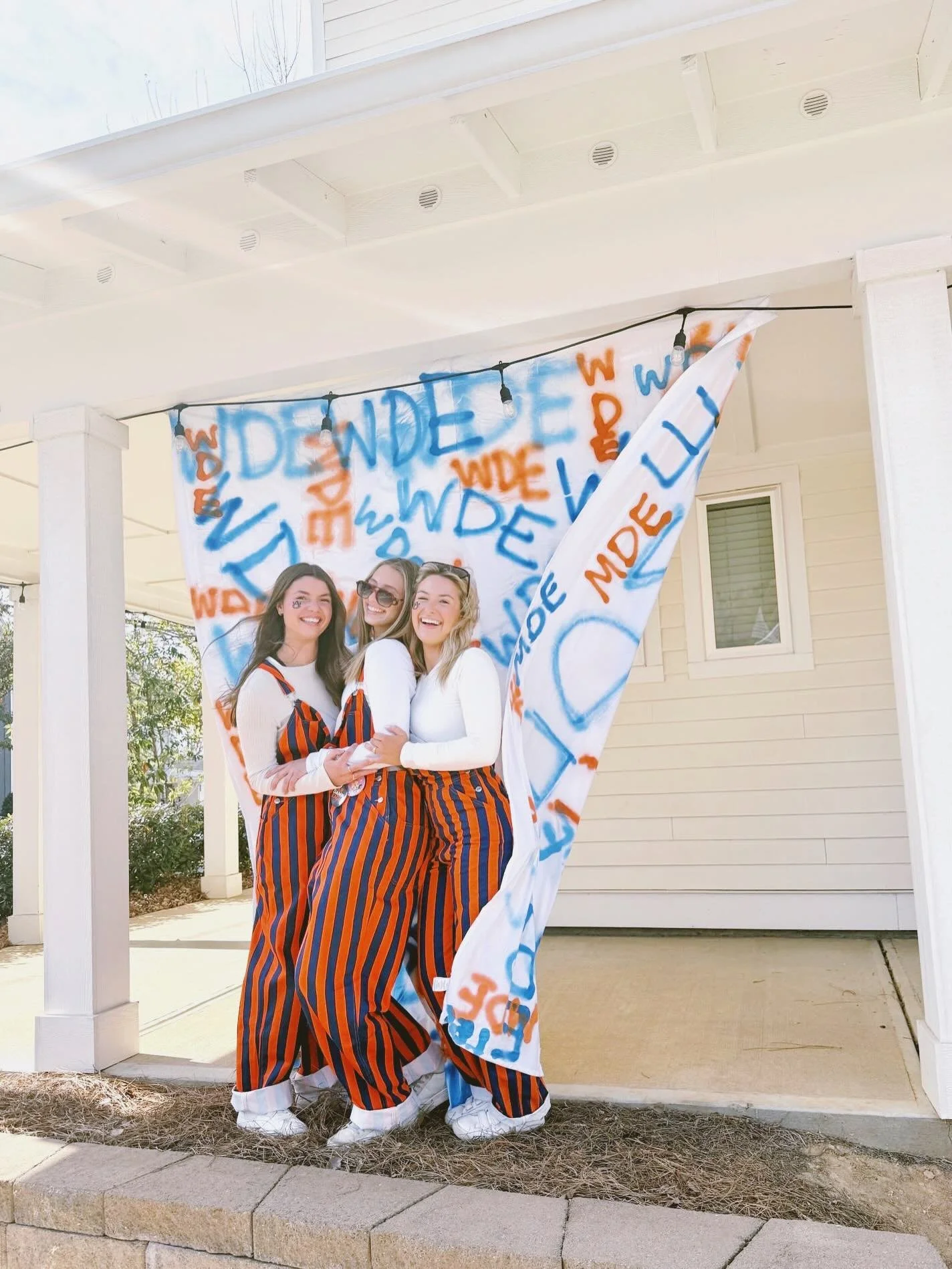 We believe in Auburn and love it! See ya later JHS!!! 👋👋👋

#GammaRhoLovesYou #AuburnZeta