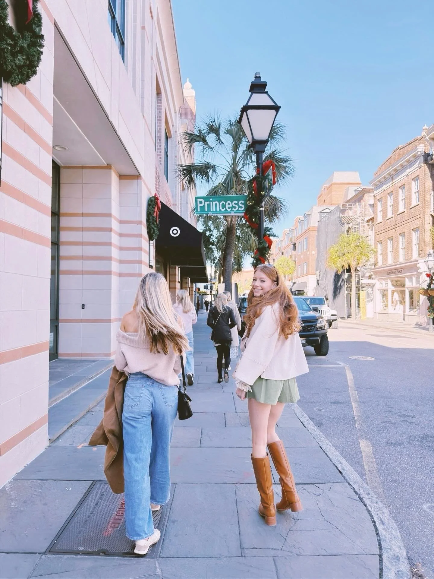 May your days be Merry and Bright!!! ❣️

A very Merry Christmas from us to you! #GammaRhoLovesYou