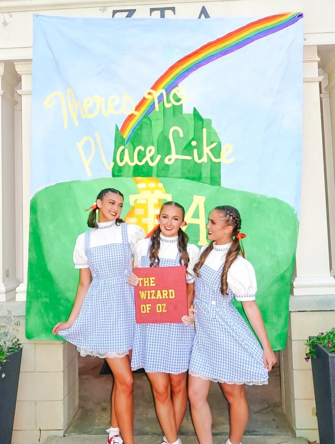3RD PLACE!!! THERE&rsquo;S NO PLACE LIKE ZTA!!!!💚✨👠

So incredibly proud of our girls and a huge shoutout to our Greek Sing Coordinators @paige_tetlow , @kendallshuey_ , &amp; @elliekeplinger !!!

#AuburnZeta #GammaRhoLovesYou