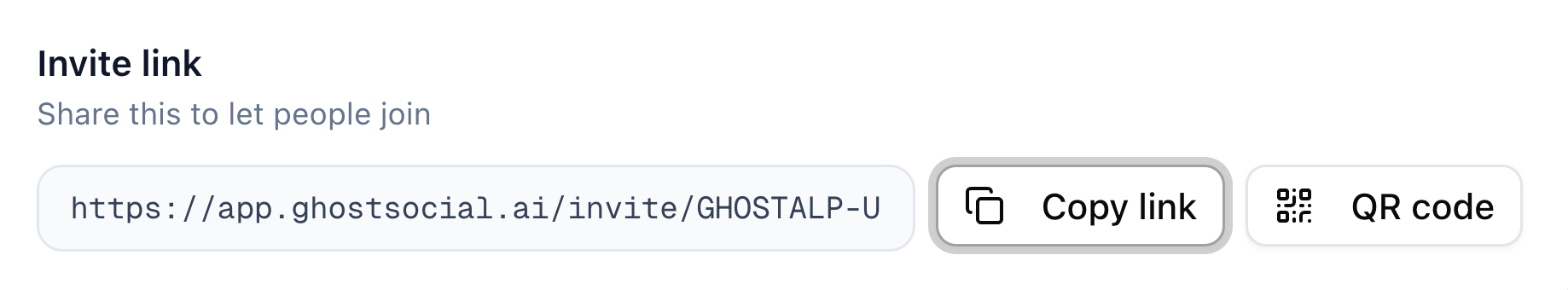 Screenshot of a social media app's invite link sharing options, including a URL, copy link button, and QR code button.