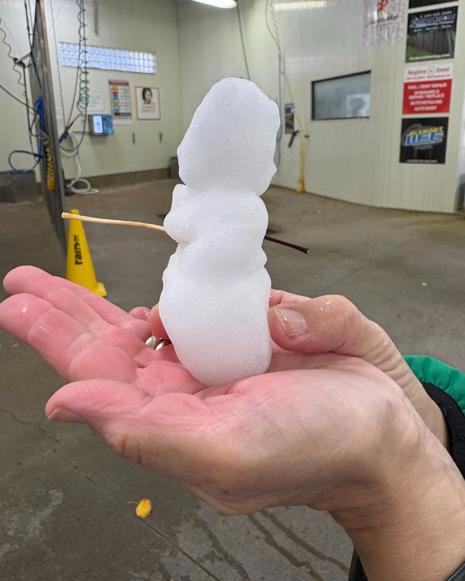 First snowfall of the season, and one of our regular customers left us a little surprise! 😂❄️👏 

Thanks for the tiny snowman? Yeah, snowman that's right... ☃️