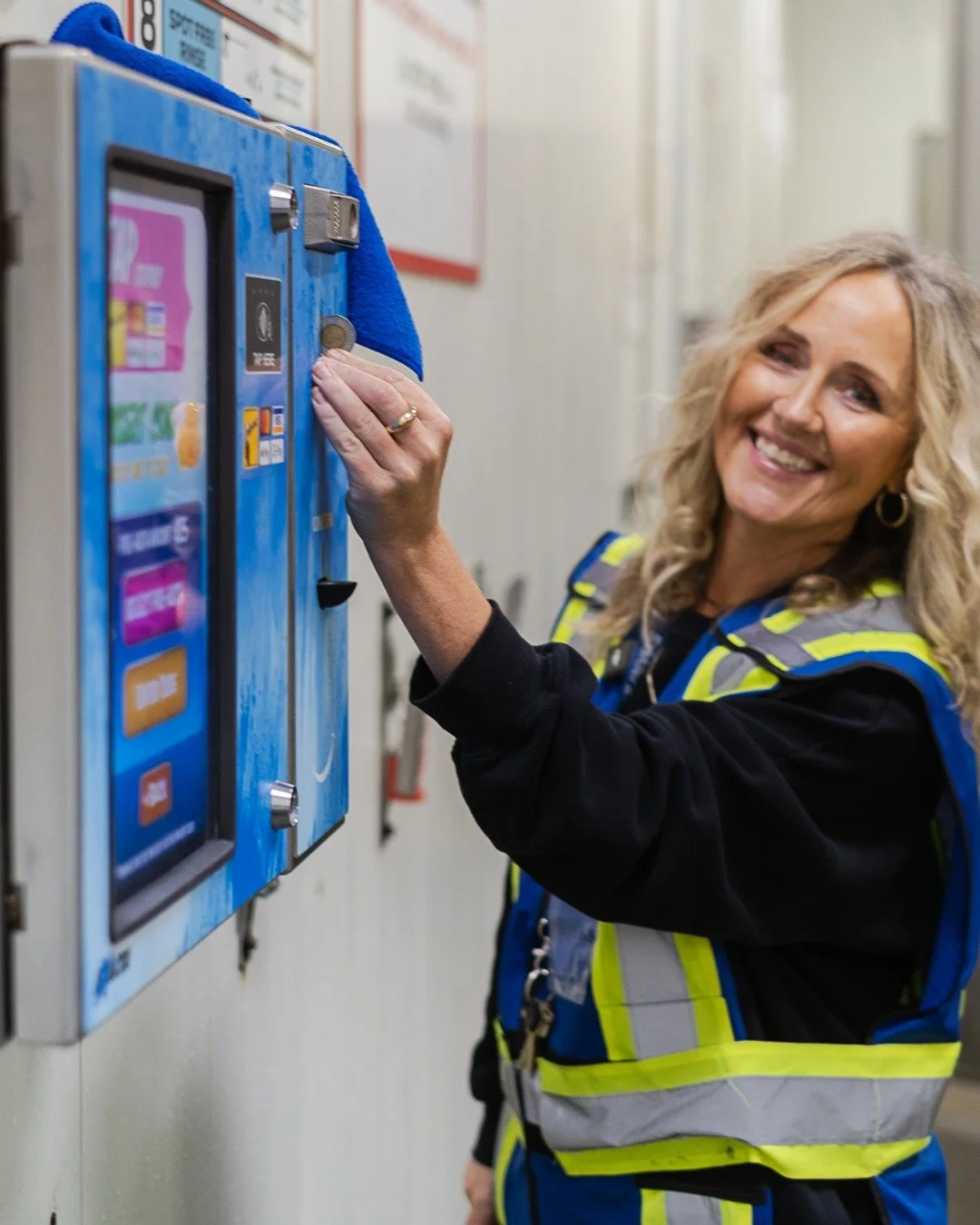 Not everyone&rsquo;s ready to break up with their toonies!

That&rsquo;s why our new payment kiosks take it all: debit, credit, tap, Shine On Wash Cards&hellip; and yes, even your trusty pocket change. 😉

#ShineOnCarWash #ReginaCarWash #YQR