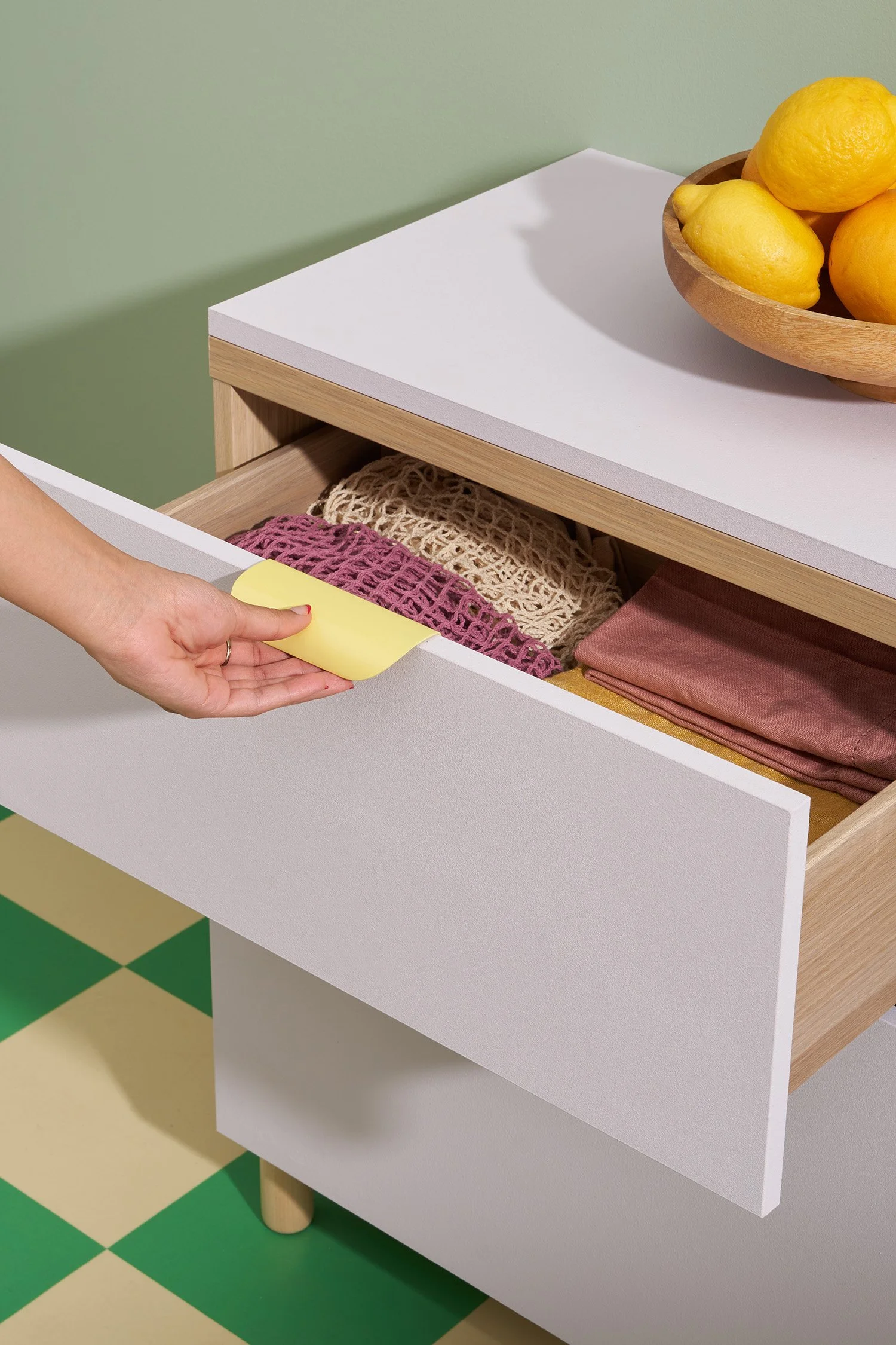 COLOUR_HAND_SHOT_YELLOW 2x3.jpg