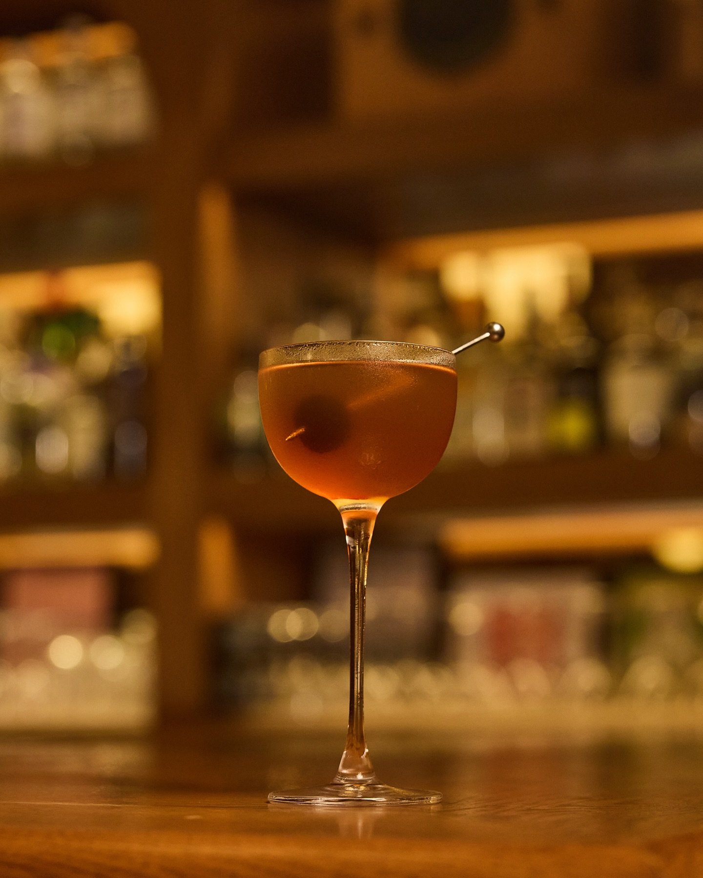 MISO MANHATTAN 

Miso-washed Rye, Carpano Antica, Bitters