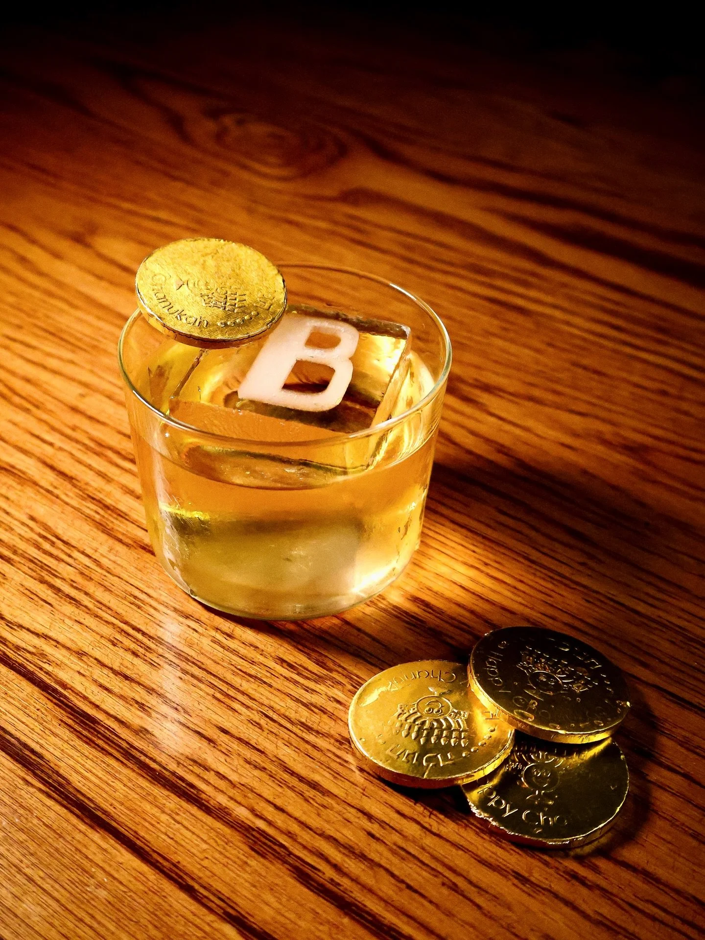 HOLIDAY COCKTAILS 🎁 

TERRY&rsquo;S MILK PUNCH &bull; Mezcal, Green Chartreuse, Acid-Adjusted Orange Juice, Ponche de Chocolate, Black Tea, Piment D&rsquo;espelette

BANANA CHAI EGGNOG &bull; Banana-infused Rum Cognac Blend, Amontillado Sherry, Bama