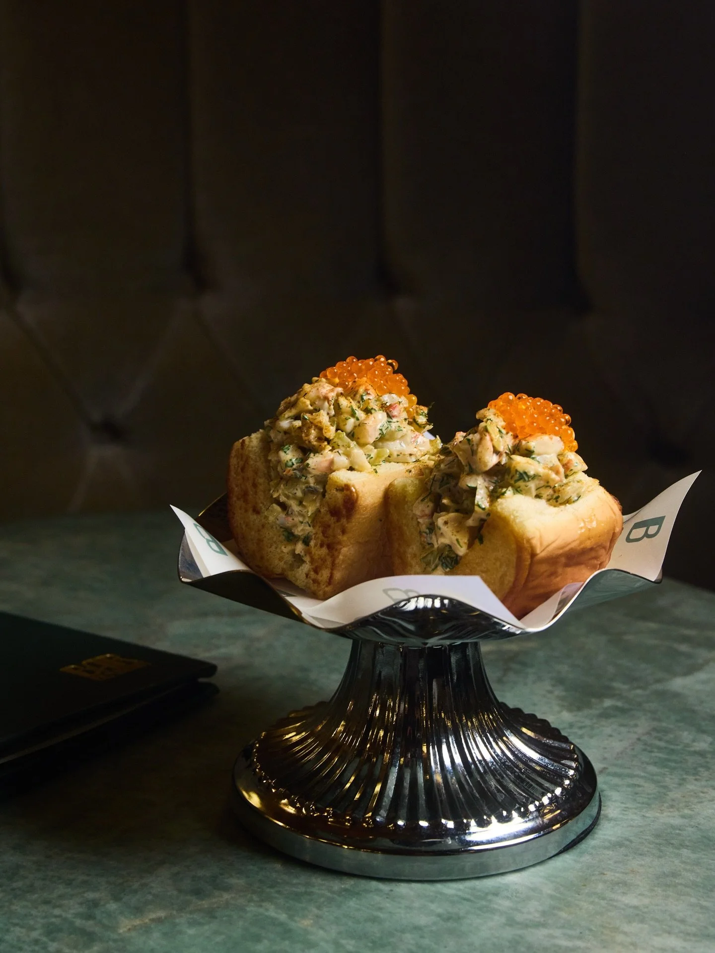 SHRIMP ROLL 🦐

Shrimp Salad, Pickled Celery, Old Bay, Dill, Smoked Salmon Roe, Brioche Bun