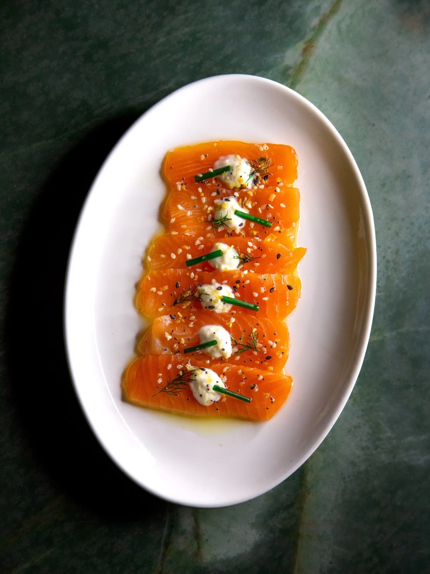 SALMON CRUDO 

Ora King Salmon, Horseradish Cream, Everything Seasoning, Chives