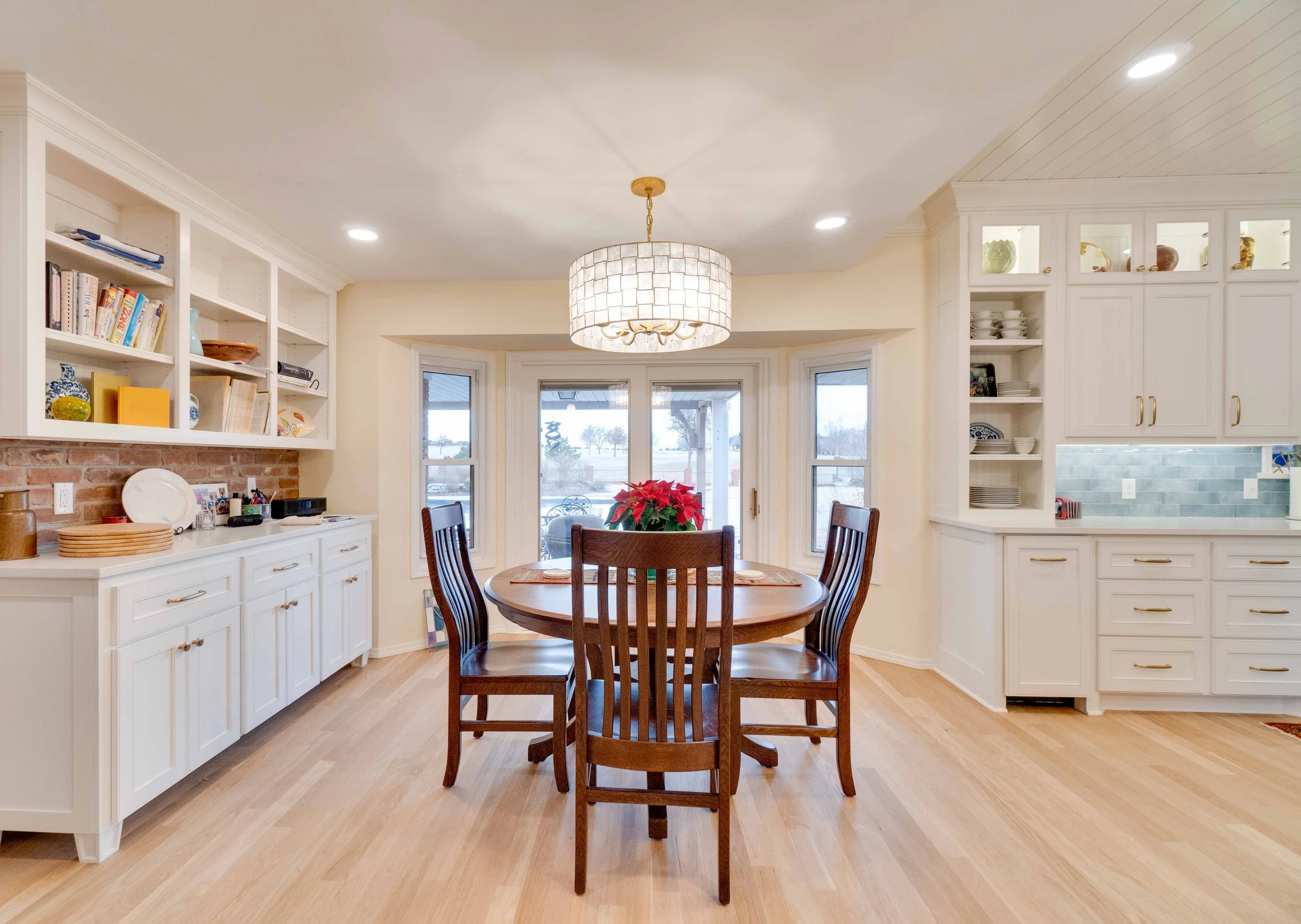 Round dining table, Mission chairs, bay window, white built-in cabinetry - interior designer near me, Designer Interiors