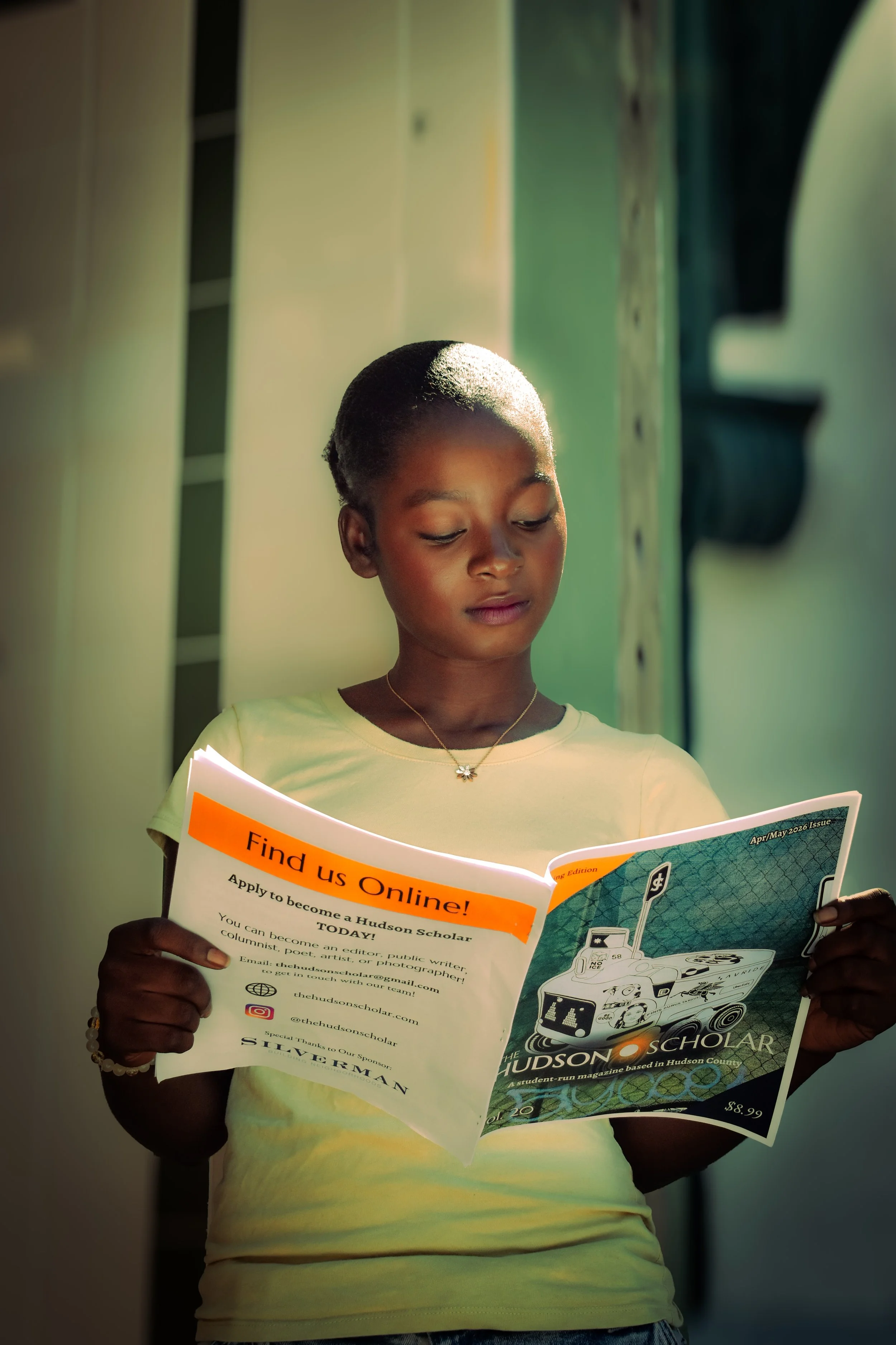 Student reading The Hudson Scholar magazine Volume 20.