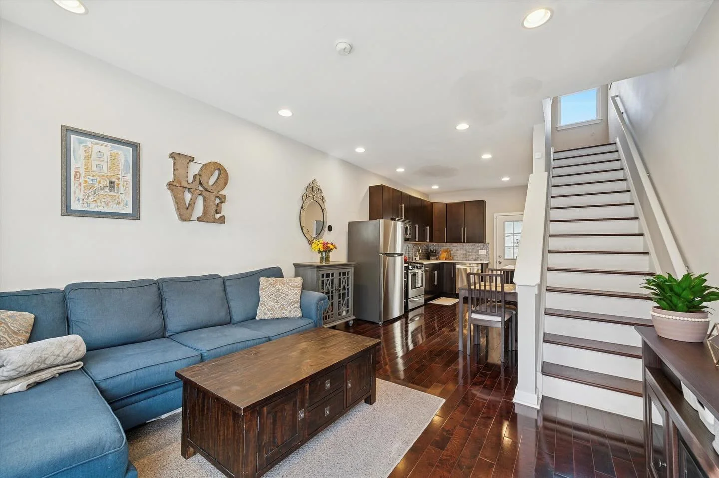 ✨ Just Listed in Graduate Hospital! ✨
Lovingly maintained 2BD / 2BA home filled with natural light, modern updates &amp; Philly charm.

🏡 Main Level: Open floor plan with hardwoods and a show-stopping kitchen &mdash; white quartz counters, glass sub