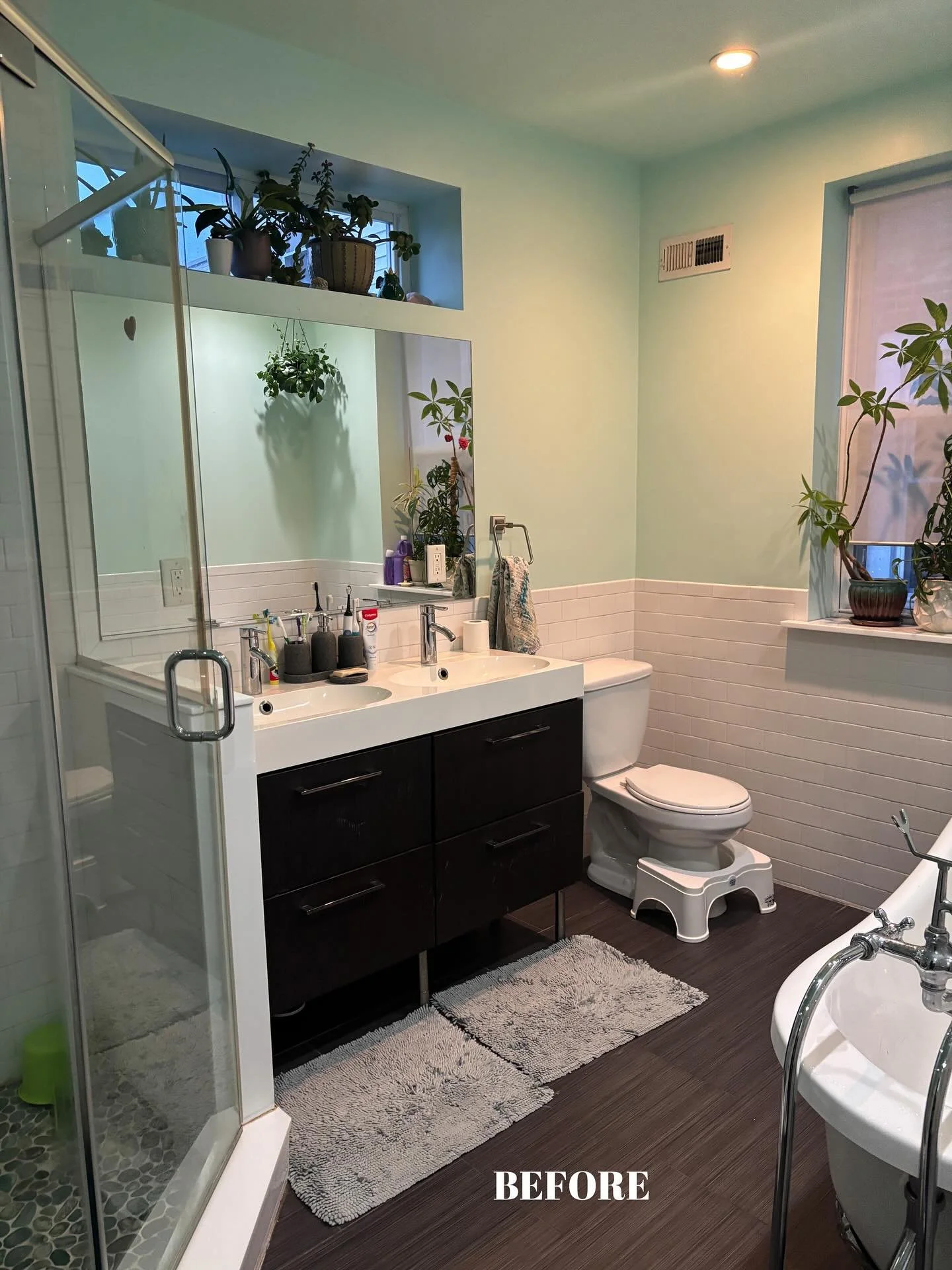 ✨ TRANSFORMATIONAL TUESDAY ✨
Bathroom Edition 🛁🌿

Slide ➡️ for the BEFORE &amp; AFTER 😅

I&rsquo;ve had the same bathroom for 13 years, and while it served us&hellip; it was definitely dated and not aligned with the energy of our home.

This area 
