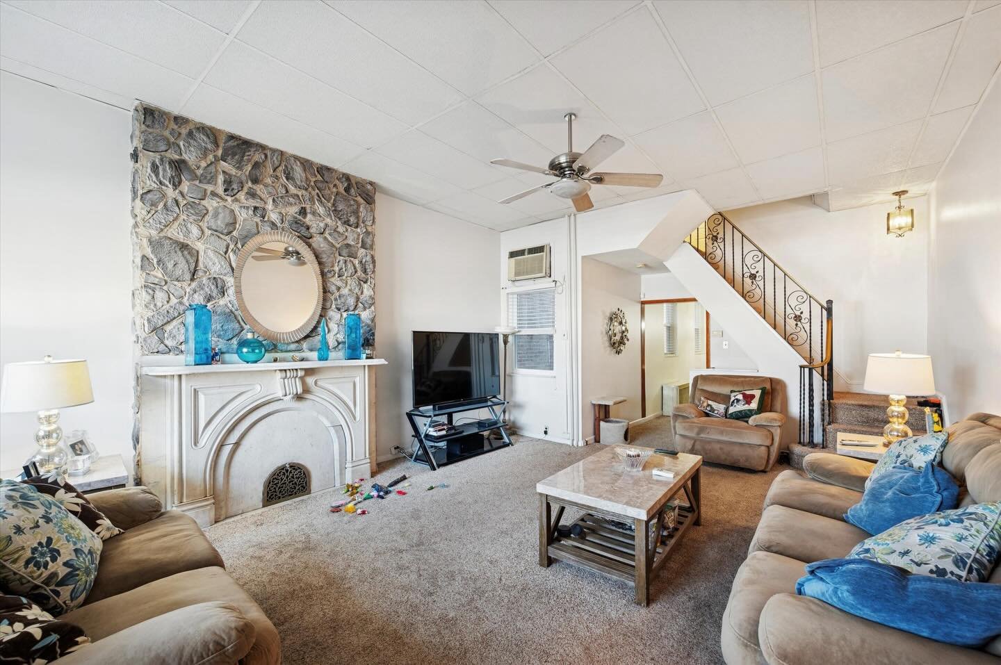 Premiere Open House today! 🏡✨
I&rsquo;ll be there 11&ndash;1 PM at 1226 S 10th St. Perfect for DIY buyers and investors ready to transform this lovingly maintained grandma special into something incredible. Huge ceilings, street-to-street lot, and e