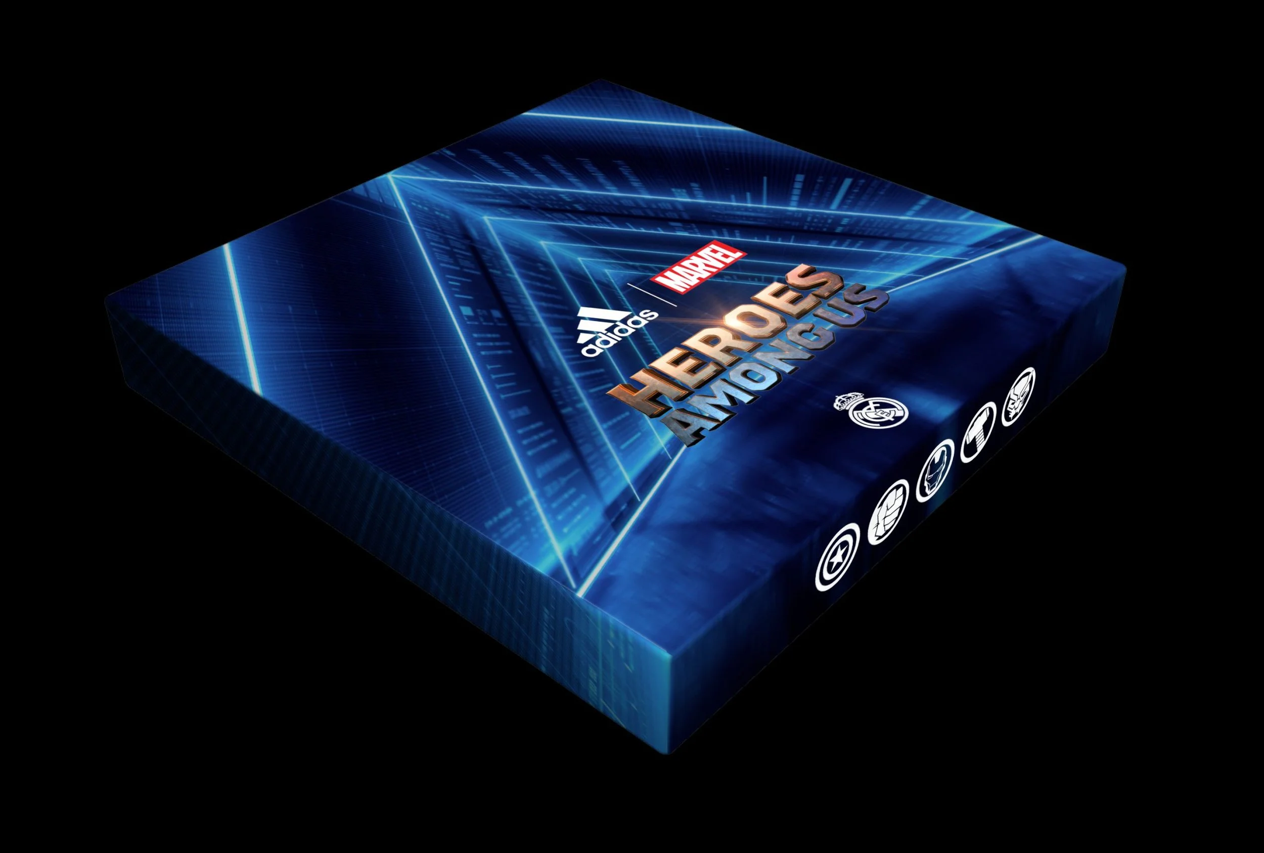Caja de juego de cartas de los Vengadores en colaboración con Adidas y Marvel, con un fondo futurista azul y logotipos de las marcas.'Heroes Among Us'
