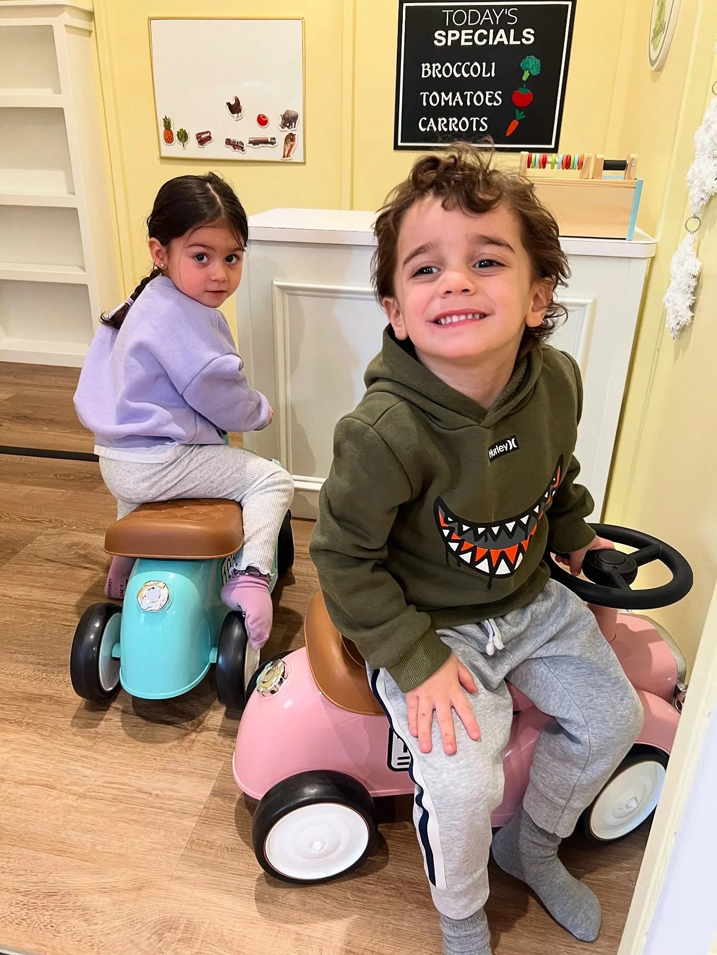 Rev your engines, it&rsquo;s open play time!
Cruise into our play village for giggles, adventure, and vintage car vibes.
Open play sessions happening today + throughout the weekend &mdash; come ride, explore &amp; make memories!
Open spots available.