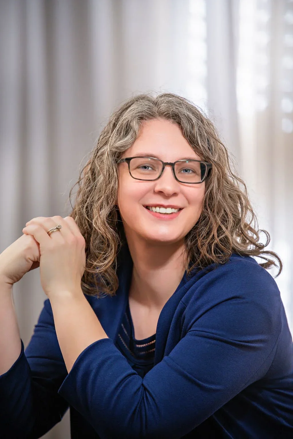 Professional organizer Amélie Saint-Jacques smiling in a bright, modern interior.