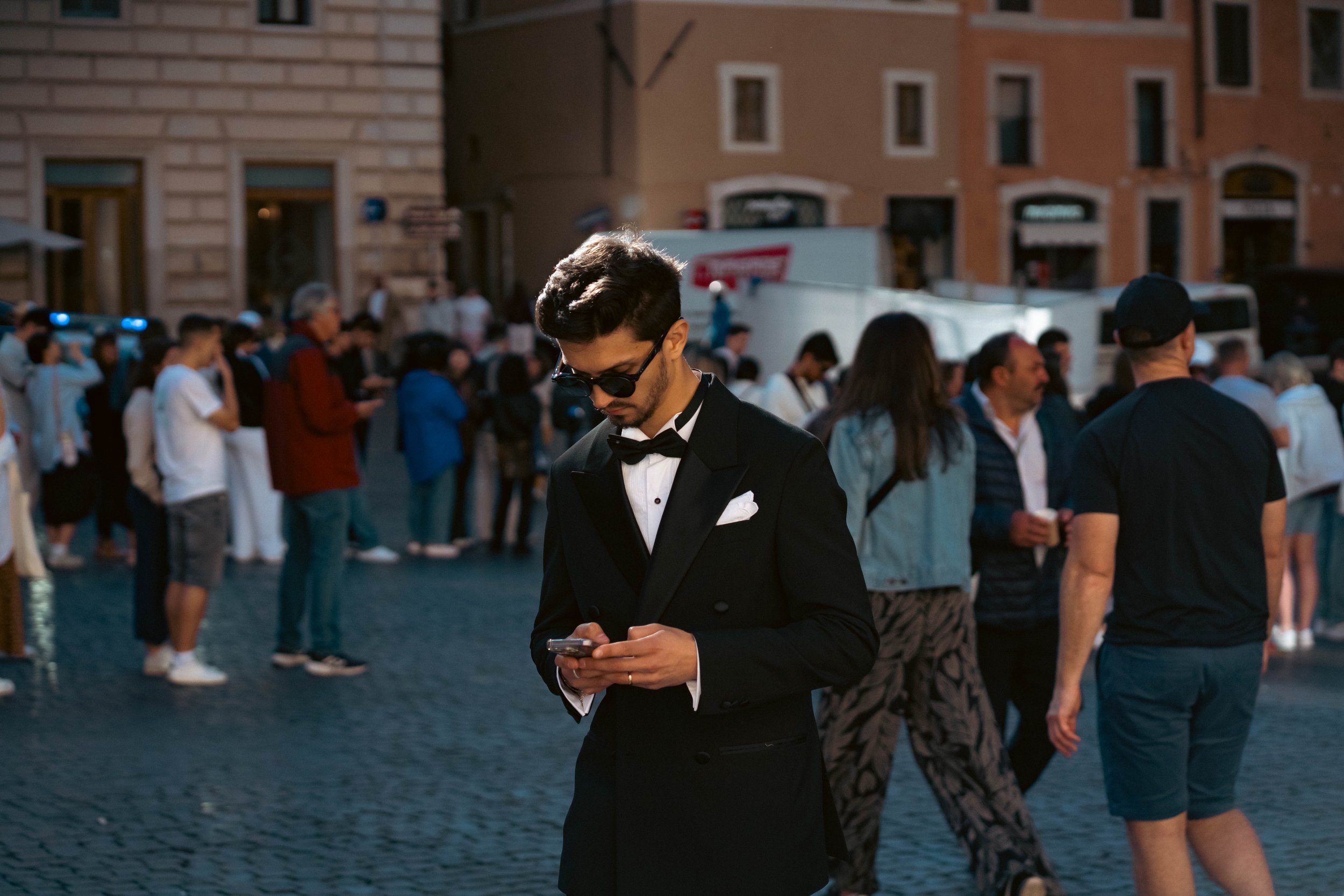 Rome. Street photography. Random Ways. Photography. Street photographer. Italy. Rome. Roma. Wedding. Couple. Groom