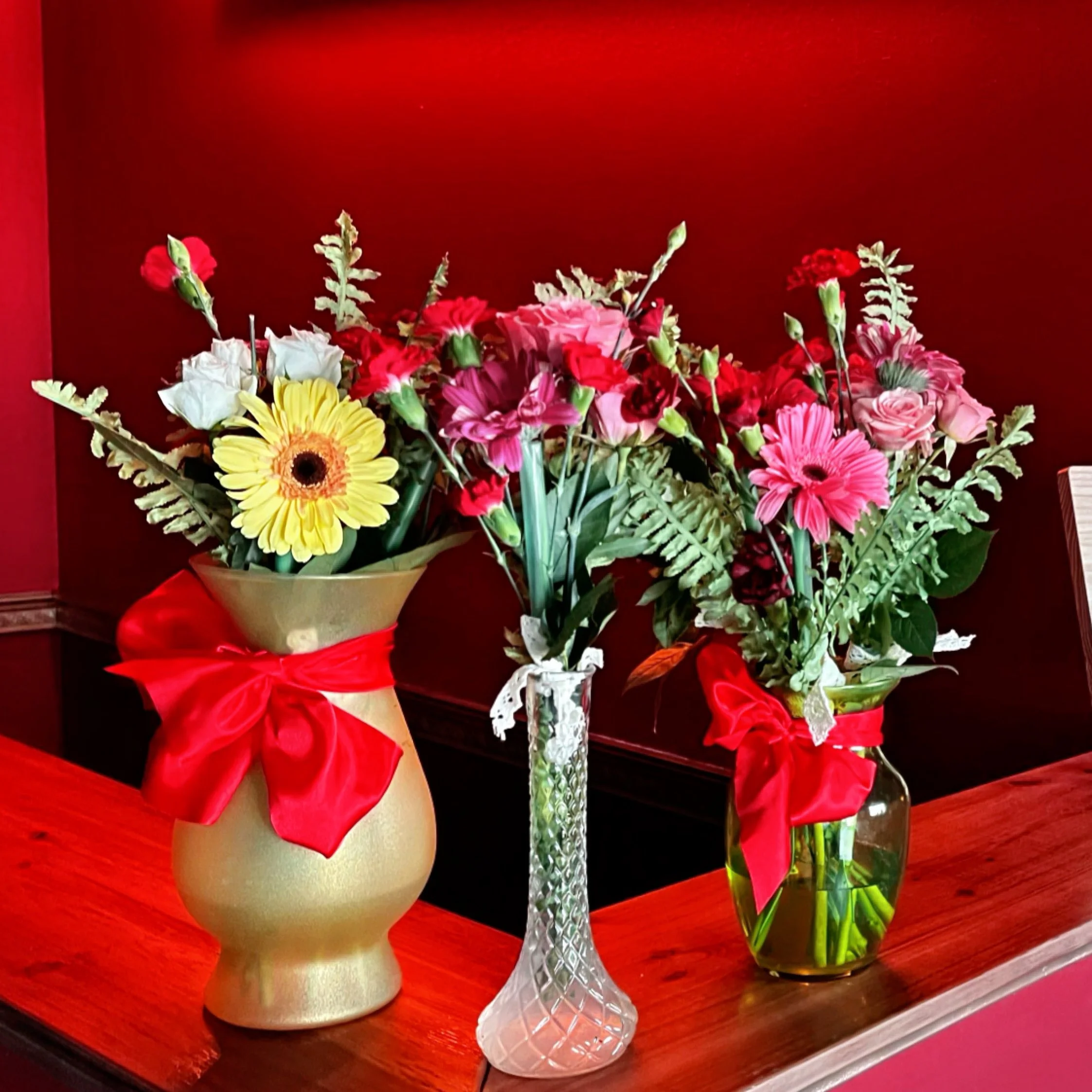 Pre-Order Flowers + Personalized Note for Cast & Crew!