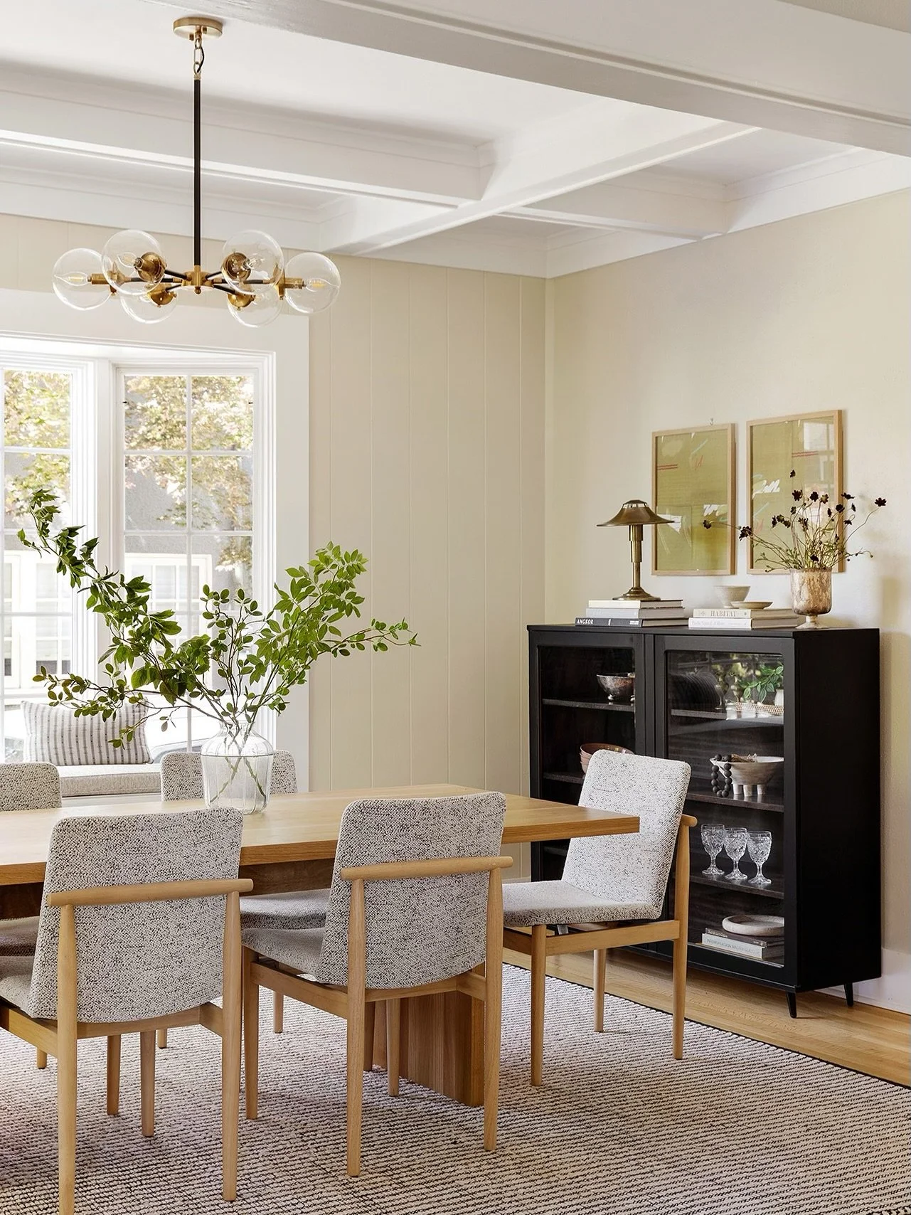 Say hello to the dining room at our Grant Park project! This entire project was a true labor of love for the most wonderful clients. Bright, warm, elevated yet livable was the brief and I think we nailed it. #annareinhardinteriors #diningroom #interi