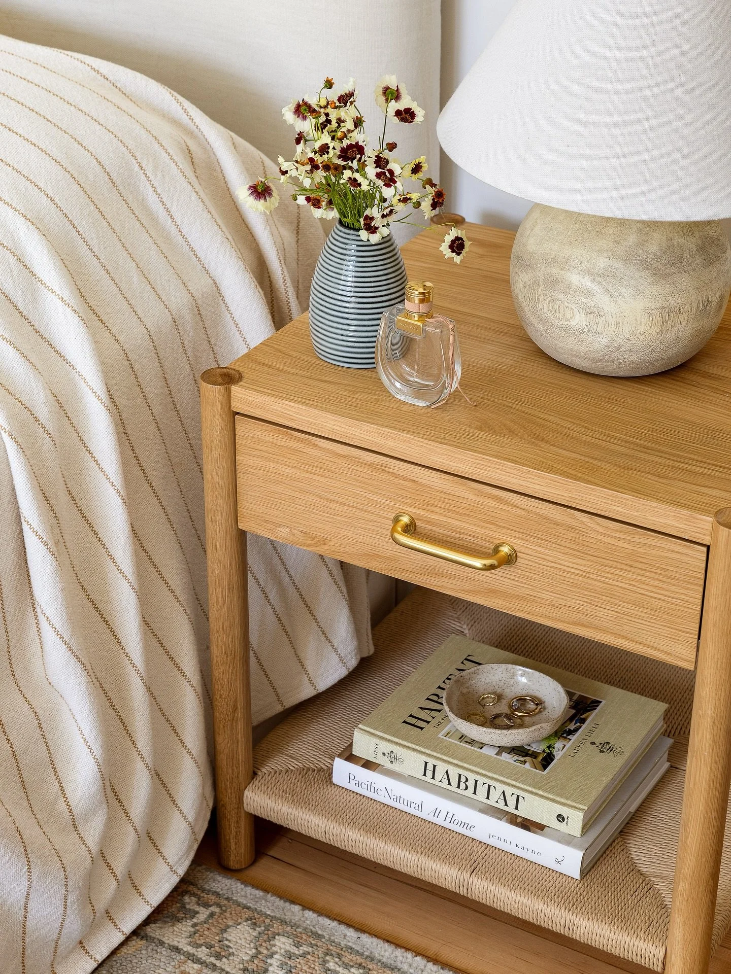 Feeling this bright and cheery corner on this dreary day. It&rsquo;s all about that soft light, layered textures and natural materials at our Grant Park project. 

Design via @annareinhardinteriors
Photography via @shannondupre @dd_reps

#portlandint