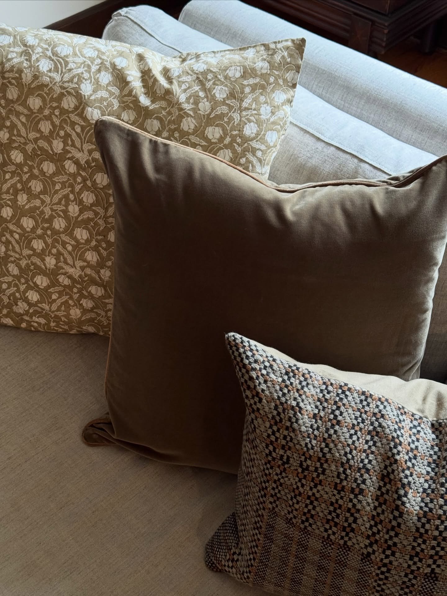 The final stretch of the year! Fresh styling for our Alameda Ridge client, lots of project milestones, festive moments around town, and plenty happening in between.

Designs via @annareinhardinteriors

#portlandinteriordesigner #portlanddesigner #int