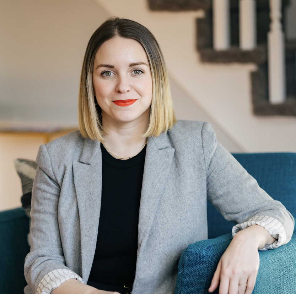 Headshot of therapist Rebecca Eyre