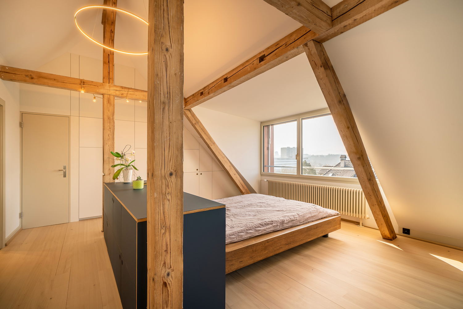 Varley-Interni-S8-Umbau-Einfamilienhaus-Ausbau-Dachstock.png