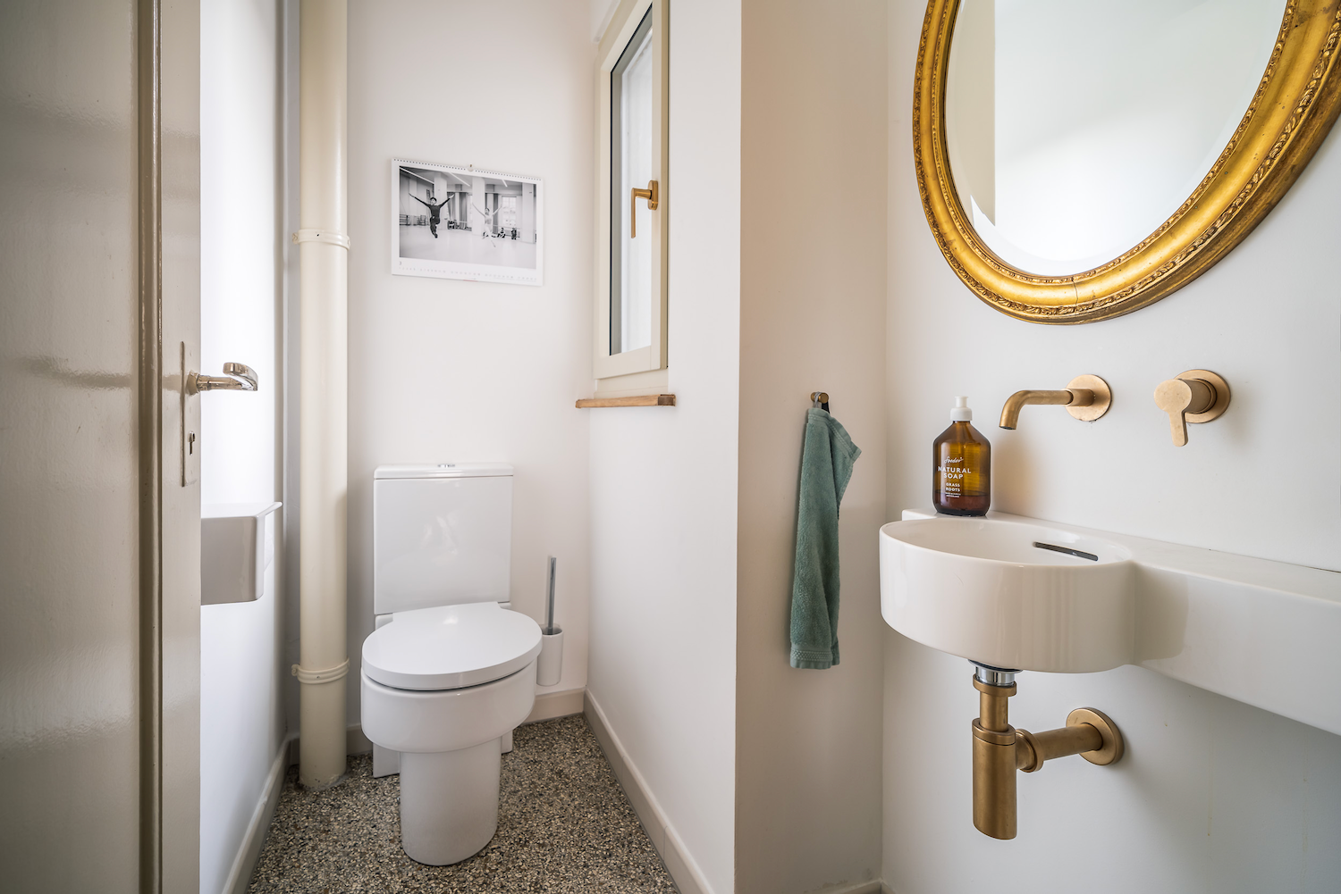 Varley-Interni-S8-Umbau-Einfamilienhaus-WC-Laufen.png