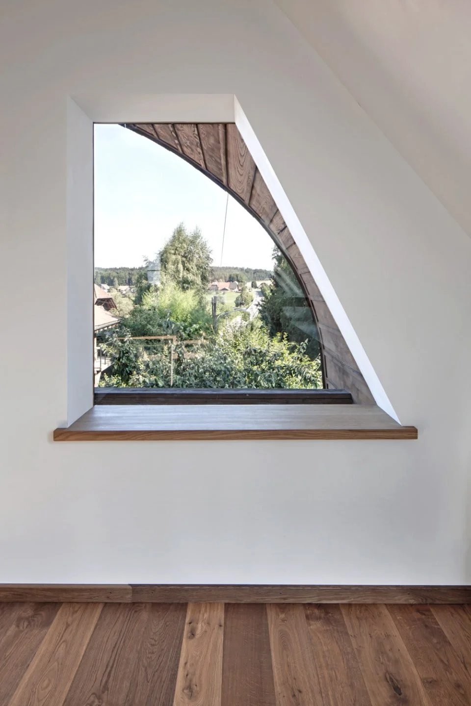Varley-Interni-L19-05-Dachausbau-Bauernhaus-Fenster.jpg