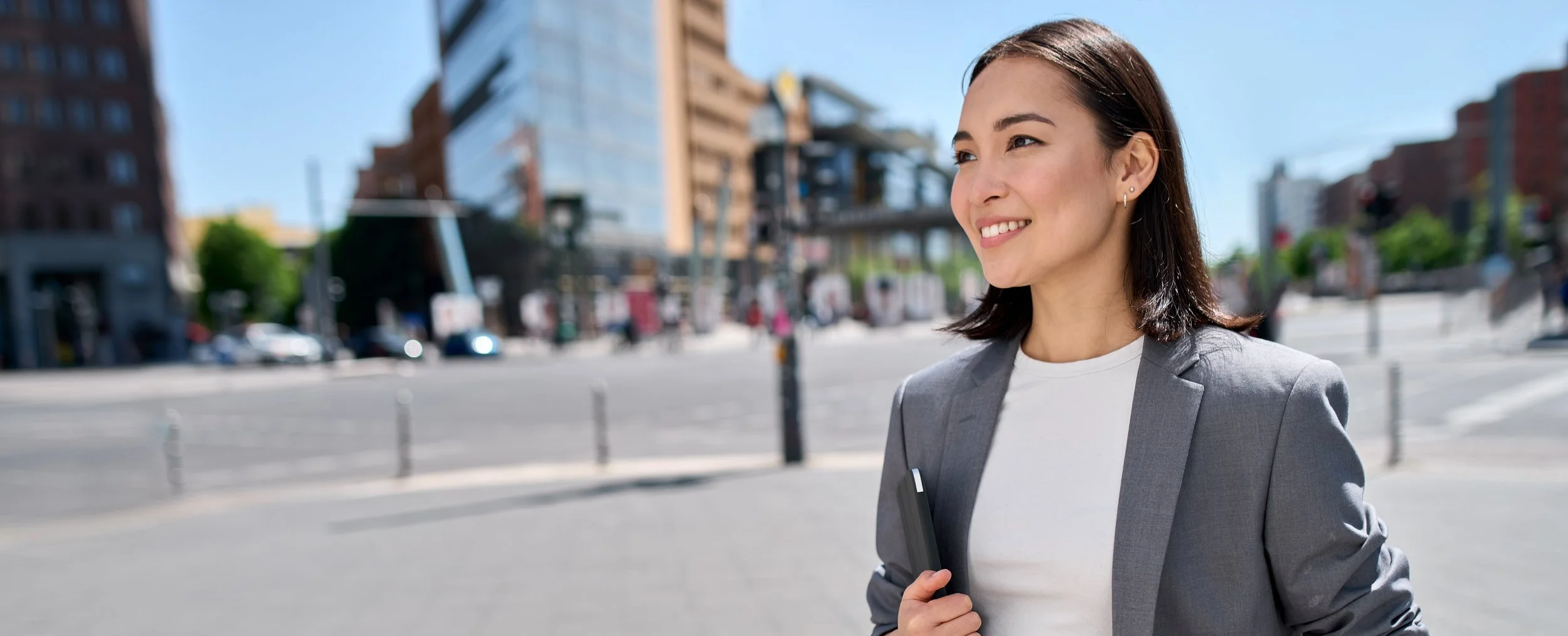 Dating a Busy Woman: Tips for Building a Balanced Relationship