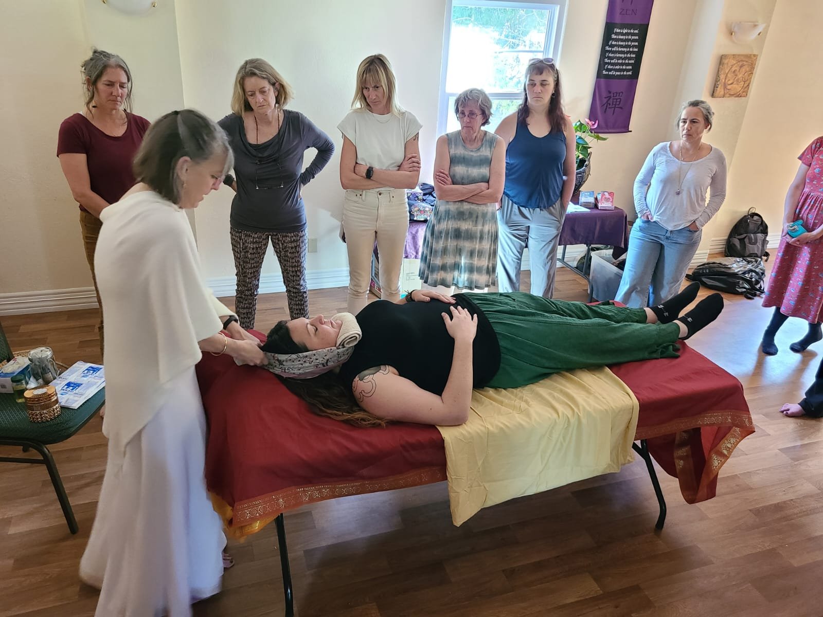 learners gather round as instructor teaches how to handle corpse