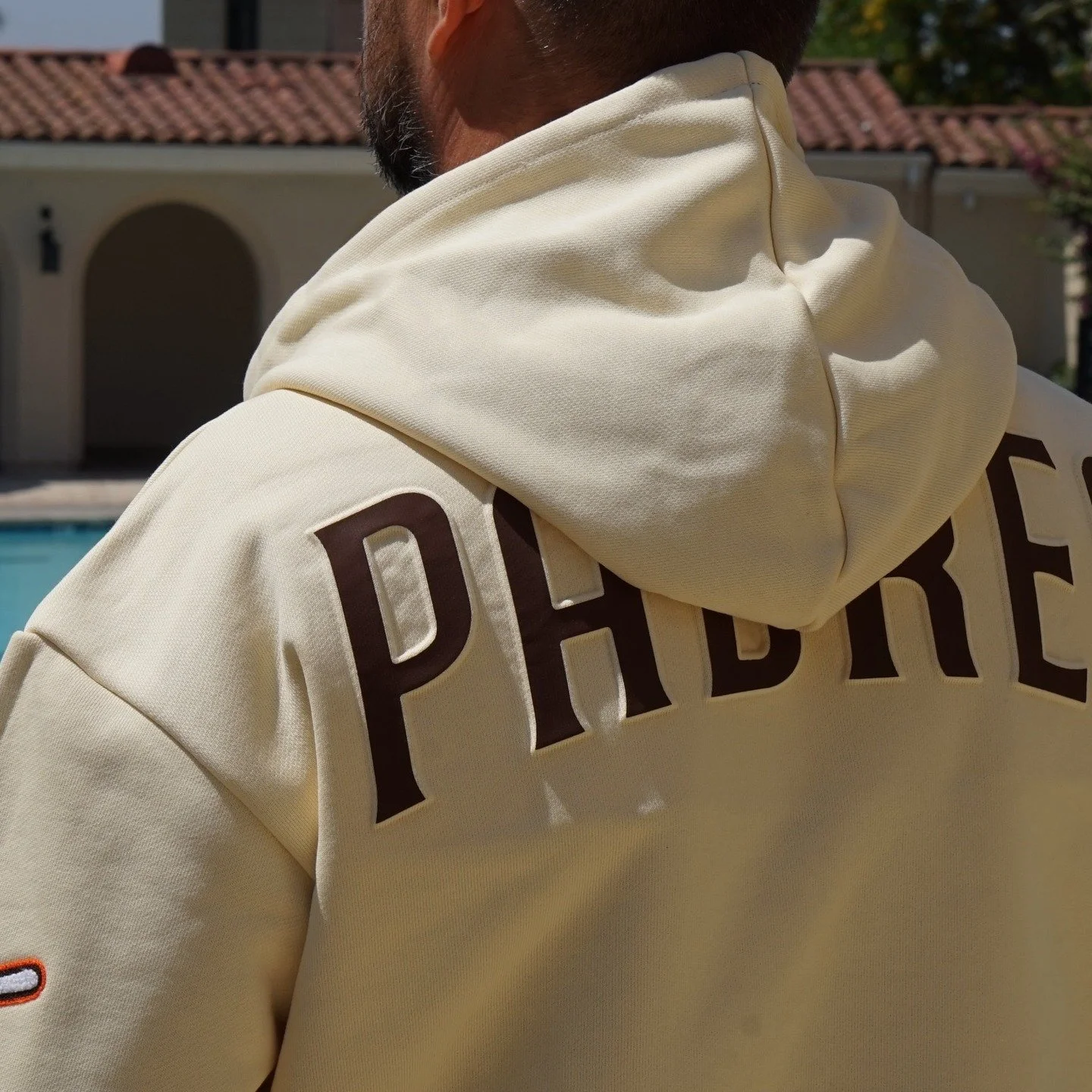 π§’ Game day or every day — repping the city never looked this clean.
This premium heavyweight hoodie blends iconic San Diego pride with modern design:
βΎ Oversized SD front print
π§΅ Embossed SAN DIEGO sleeve detail
π» Custom patch + signature a
