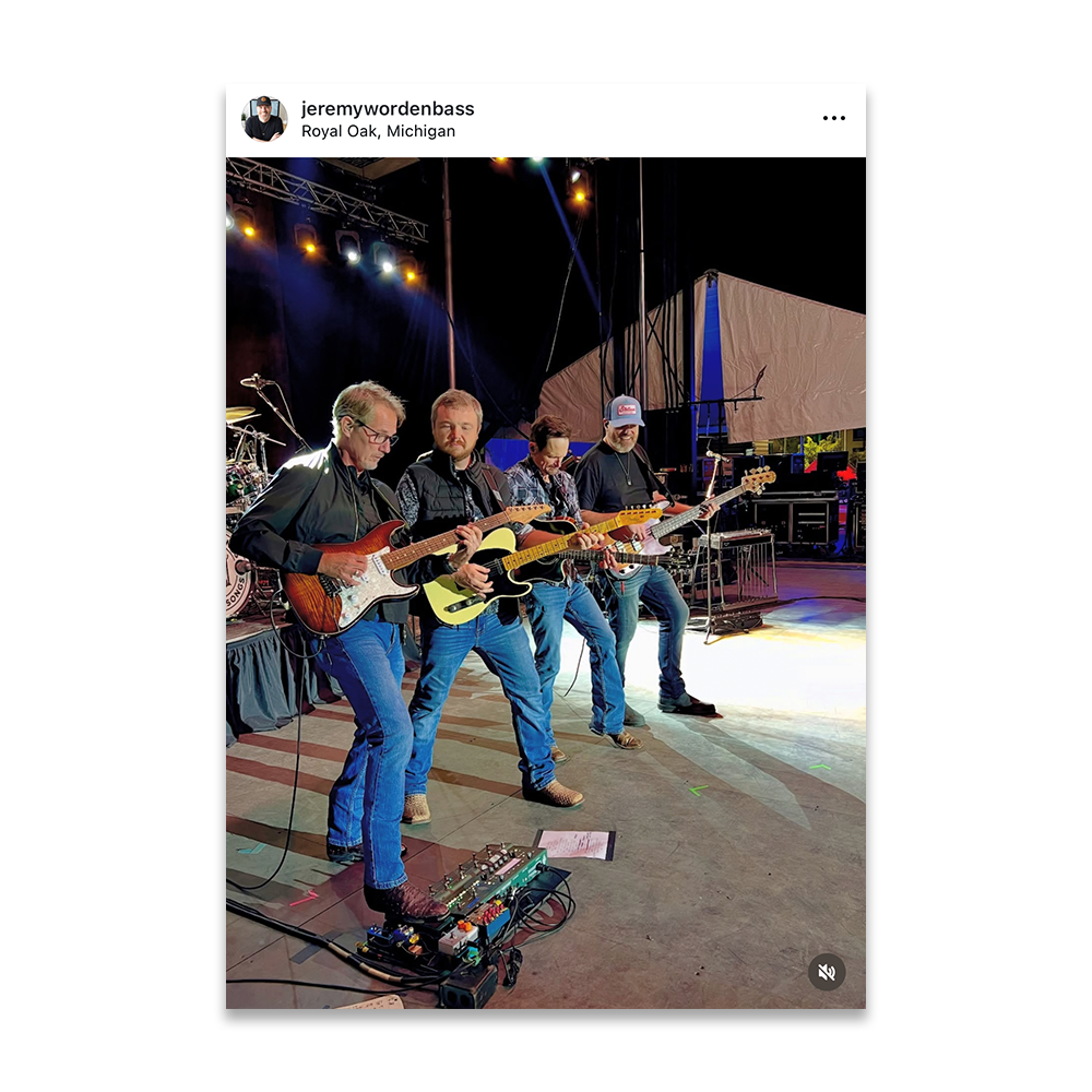 Joe Nichols and band in Detroit, MI. Jeremy Worden, bass.