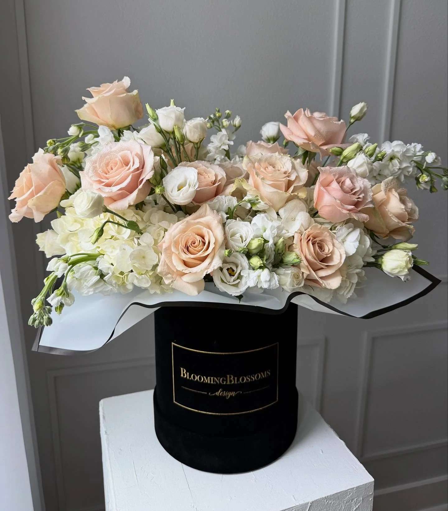 Beautiful &amp; Elegant 🤩 

#flowers #flowerbox #florist #jaxflorist #jacksonville #jaxbeach #pontevedra #shoplocal #beauty #elegant #elegance #celebrate #anyoccasion