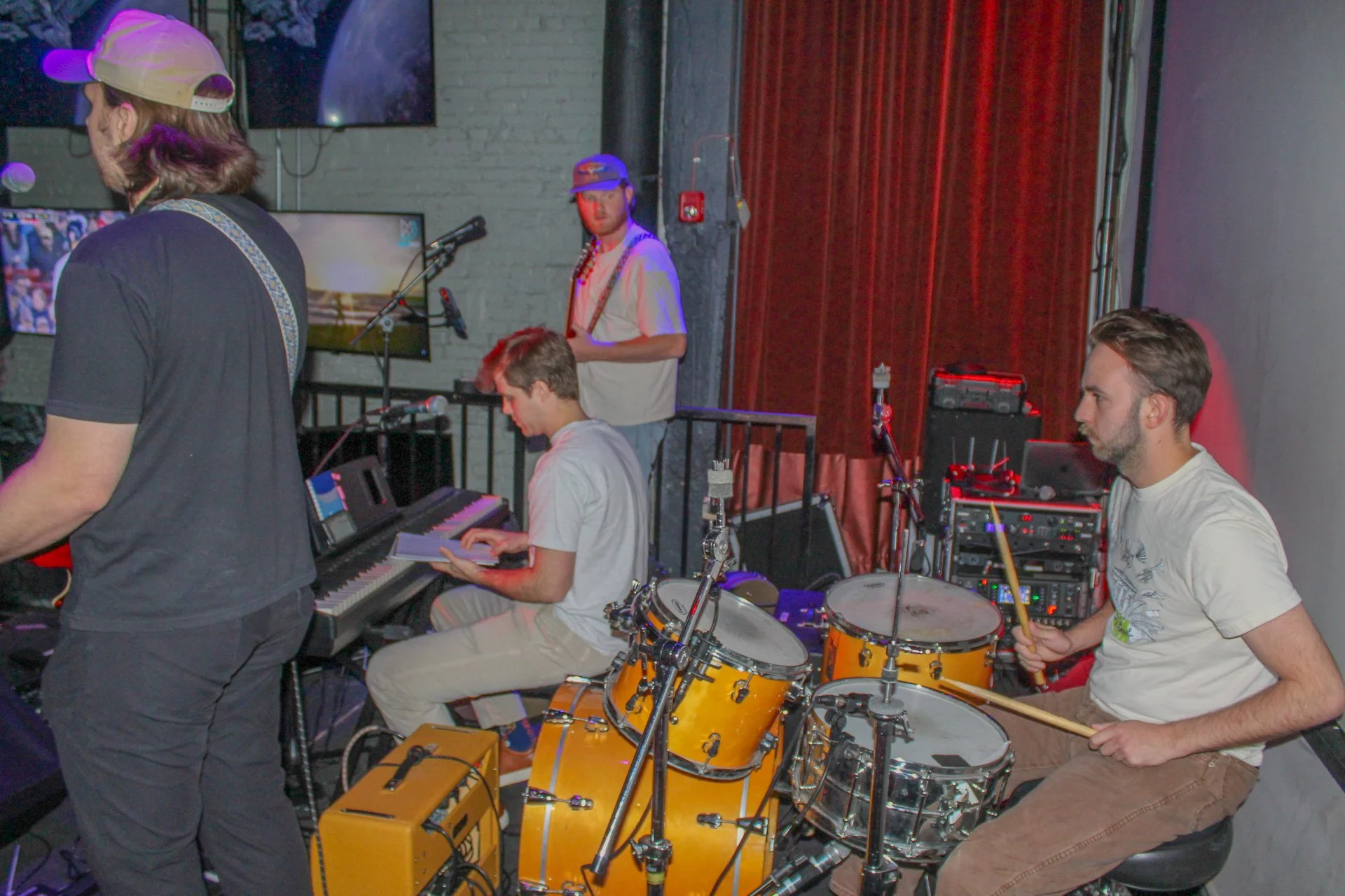 Public Bar Live-1.jpg